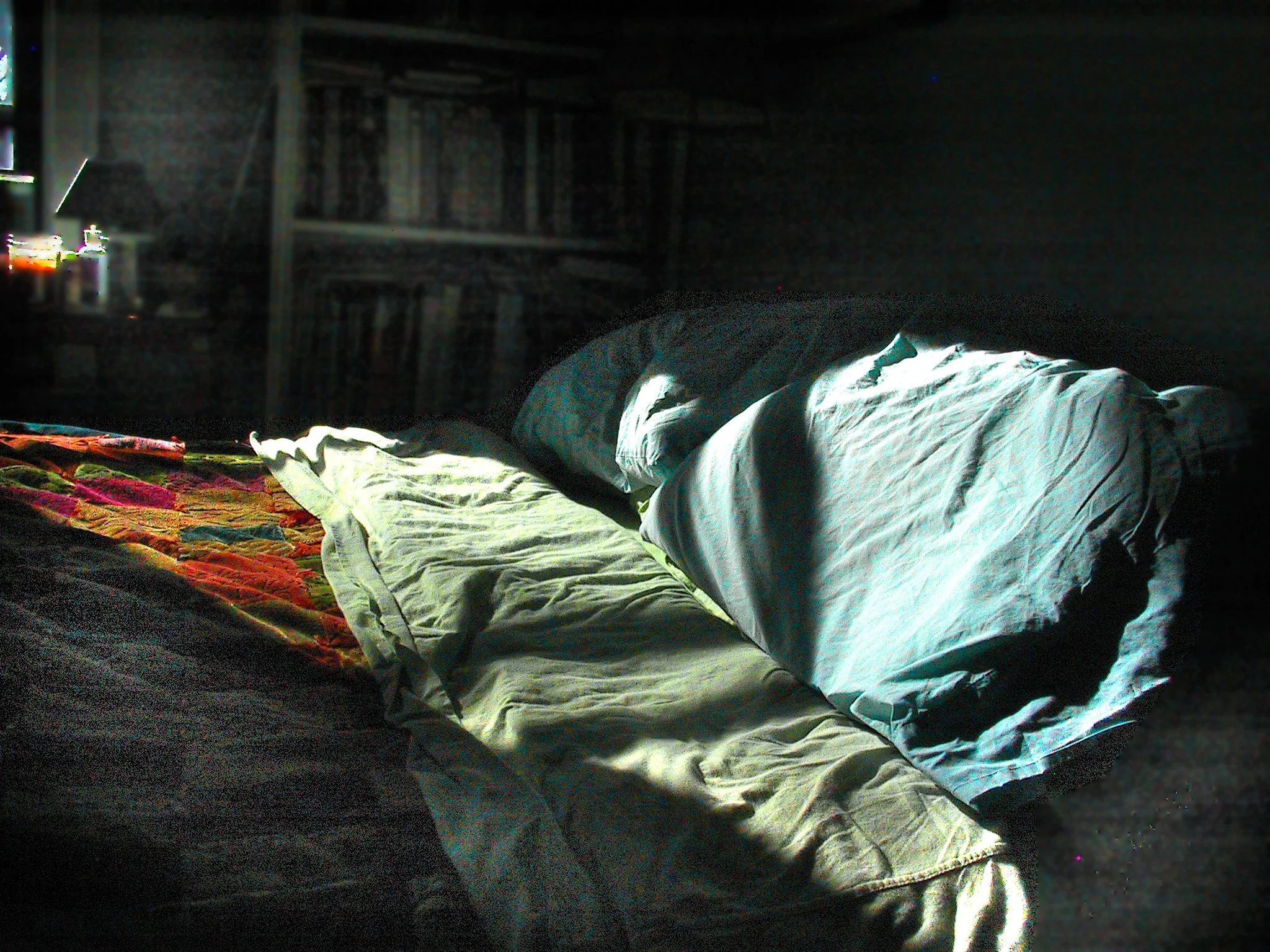 EDITORIAL (Empty Bed)