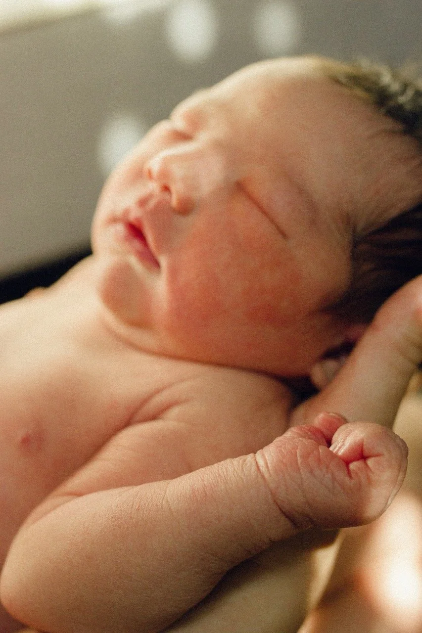 Close up of a sleeping newborn's face and tiny hands — the first days of life, tender and fleeting. Newborn photography in Tokyo for expat and international families by Noa Nguyen