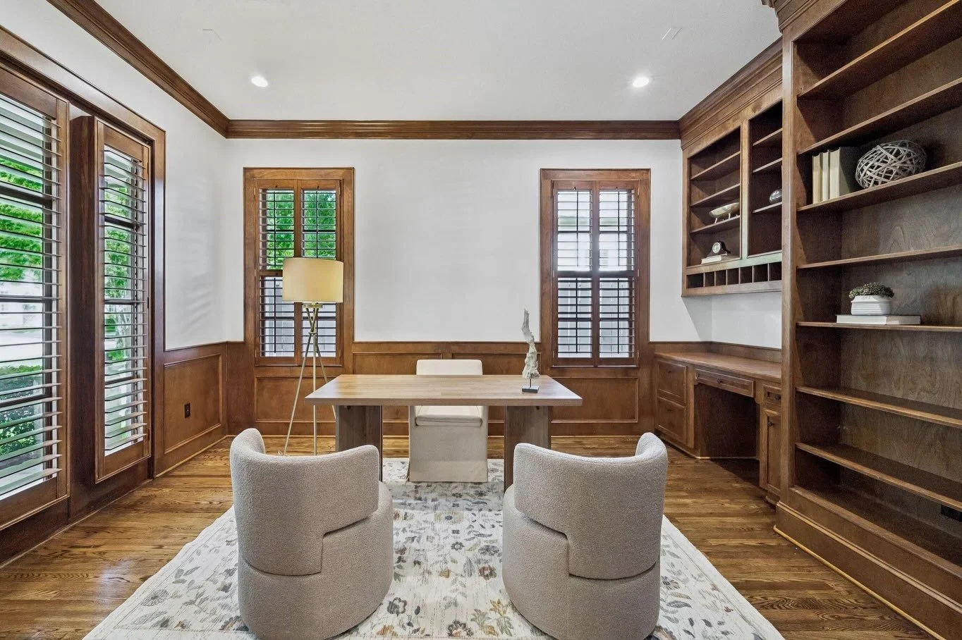 Sold in 3 days! This agent (the amazing @charityyarborough) hired us to bring in staging, and advise on paint and landscaping adjustments for her wonderful clients. The results speak for themselves! #soldfast #houstonrealestate #stagingtosell