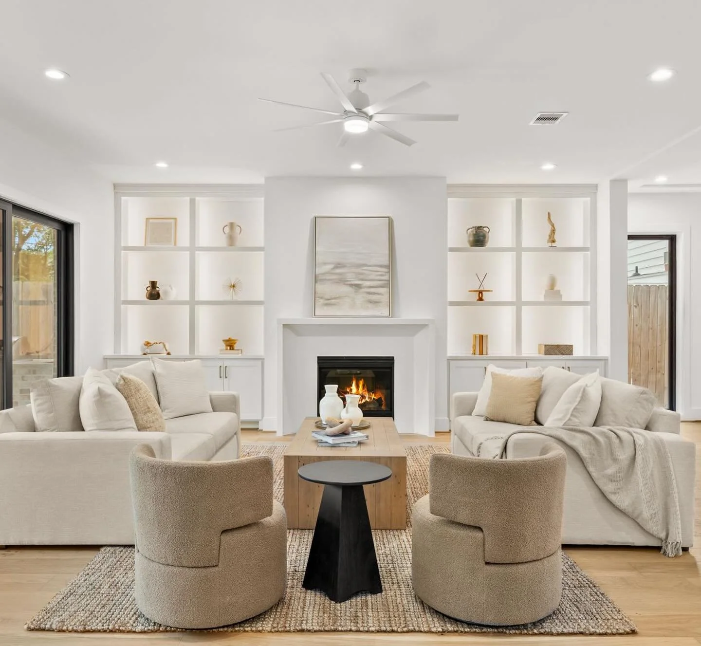 This one had us calling our lenders 😂

A 4 bed, 4.5 bath new construction on Sunset, beautifully executed by the builder. From the finishes to the flow, everything feels intentional.

Expertly built, and staged to feel like home ✨

Listed by @bromba
