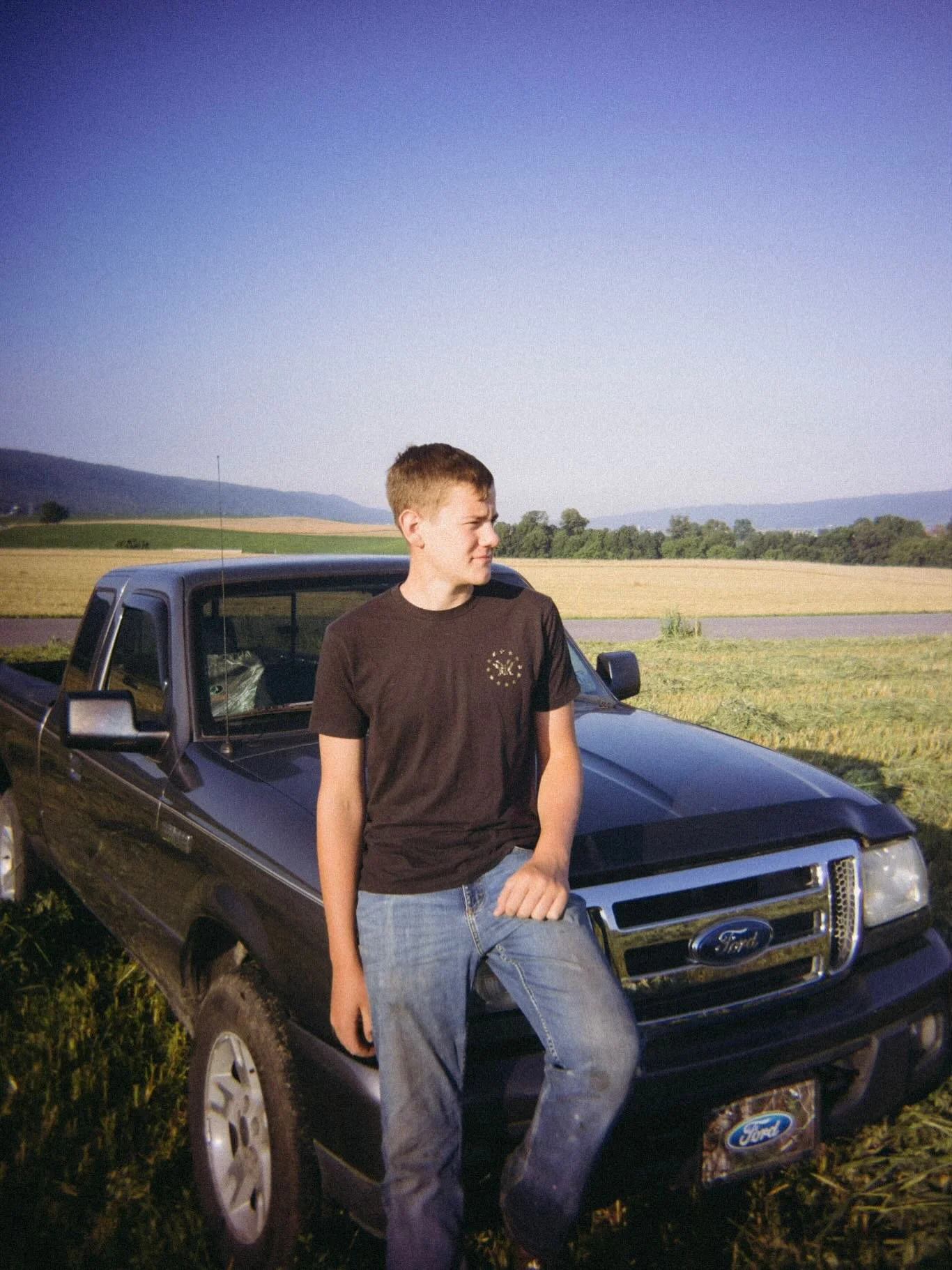Loving these film edits from Tyler's graduate session!! The disposable camera lens making a comeback is so nostalgic for me and looking at the images reminded me of some of the first photos I ever took. Full circle moment for sure, coupled with captu