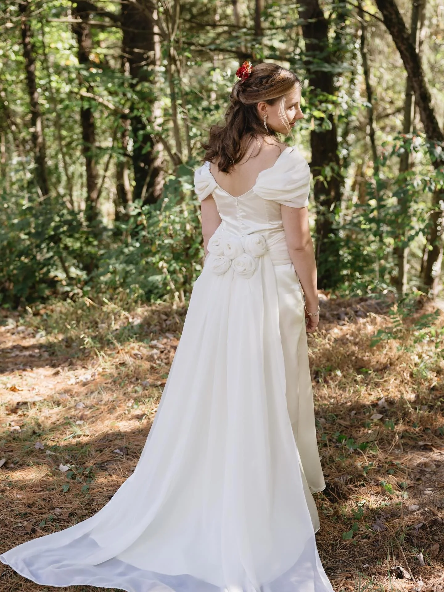 A moment for the Bride who HANDMADE this beautiful dress herself 🥹 complete with pockets! Priceless ❤️

Lancasterpaphotographer lancasterweddingphotographer centralpaweddingphotographer christianweddingphotographer lancastercountyweddingphotographer