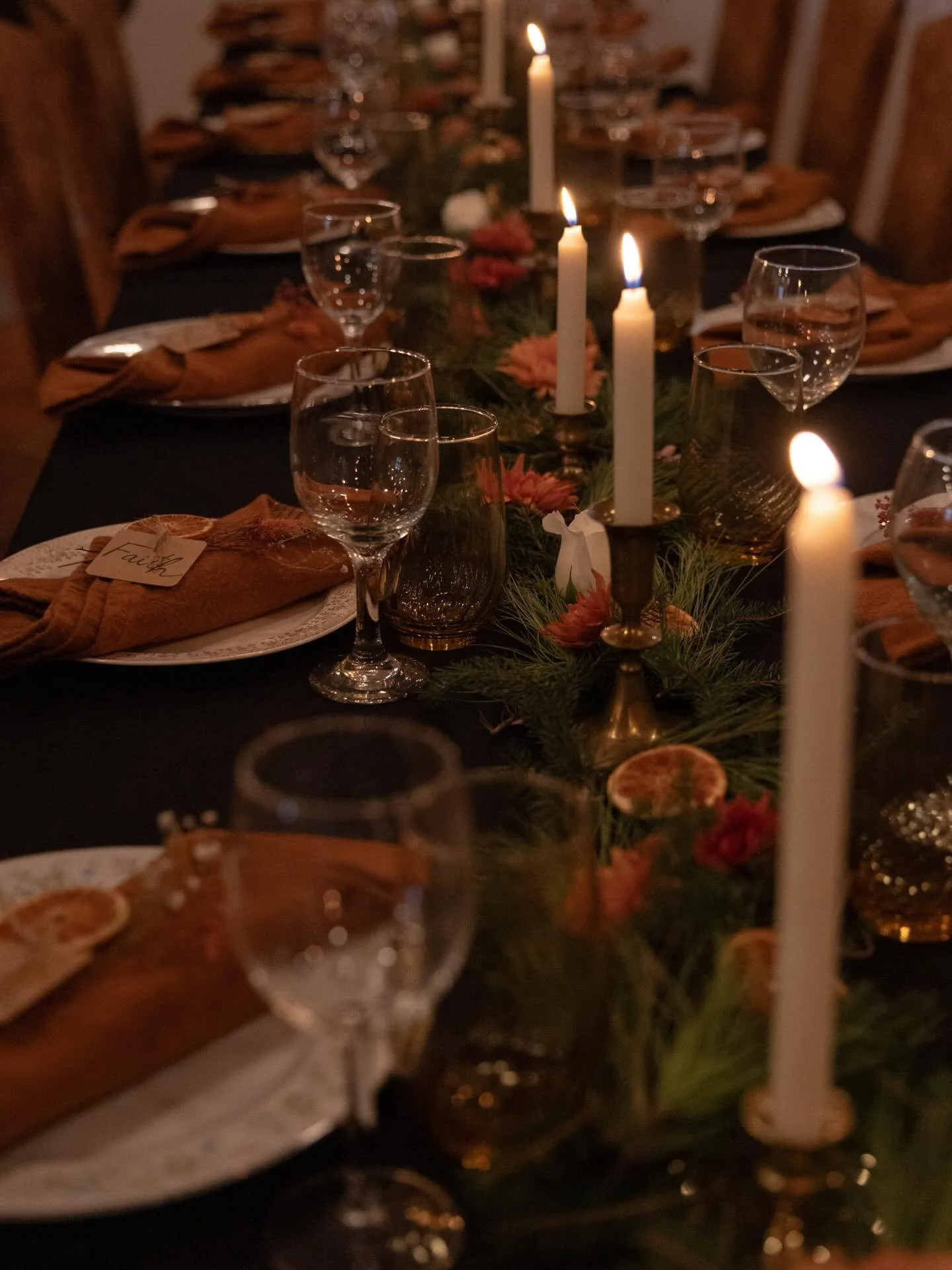 One of my favorite tablescapes I've ever photographed 🍂🕯️🌹 Happy Thanksgiving!!!!!