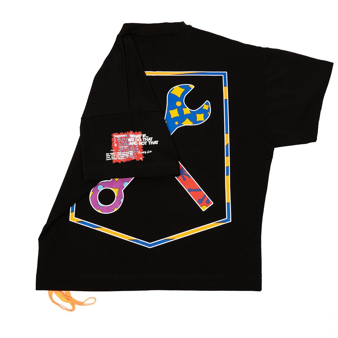 Black printed oversized t-shirt, made from cotton and elastane from the brand Serban.