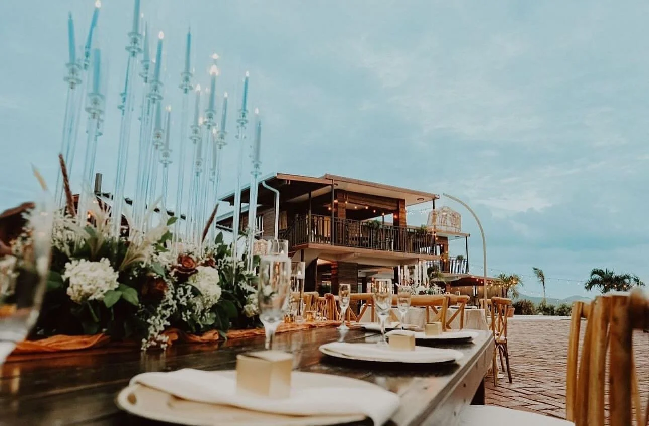Porque somos el venue id&oacute;neo para tu boda, cumplea&ntilde;os o actividades corporativas. 

&iquest;En busca de cotizaciones para tu evento? Comun&iacute;cate con nosotros a trav&eacute;s de mensaje de texto o Whatsapp (787-930-7080) para brind