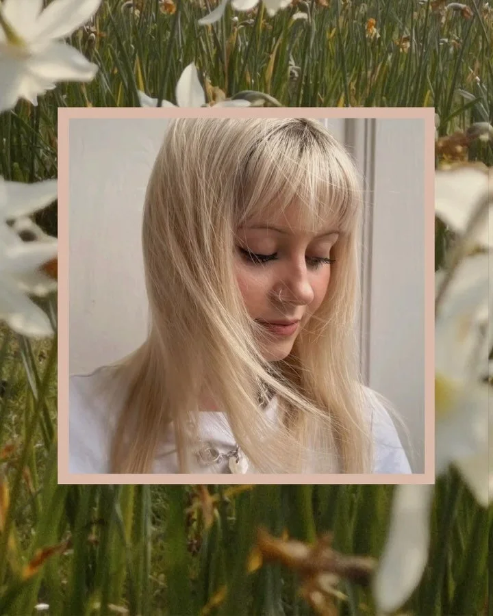 🌻🐤 Fresh colour for Spring? Say less.&nbsp;

Enjoy 30% off colour for the WHOLE of February, get your spot booked now.

A half head by @hairbyavacheynes was all it took to add a little sunshine to this gorgeous blonde 🌞

30% of colour services in 