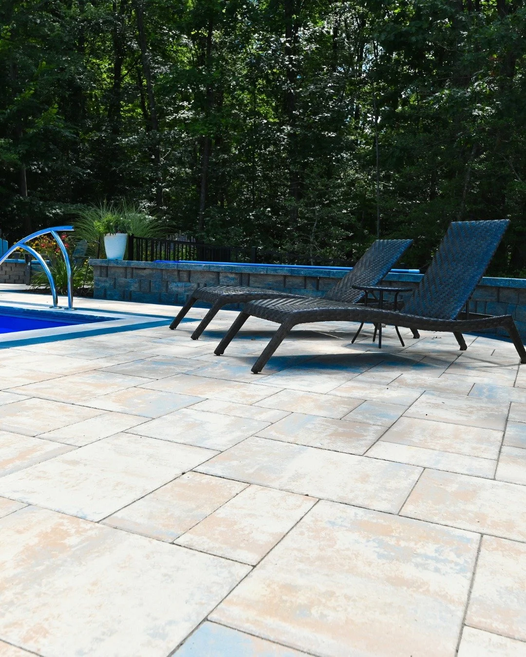 Hard to resist a setup this relaxing.

#OakValleyCustomHardscapes #OakValley #PaverPatio #HardscapeDesign #OutdoorLiving #HomeUpgrade #ProjectGallery #Pool