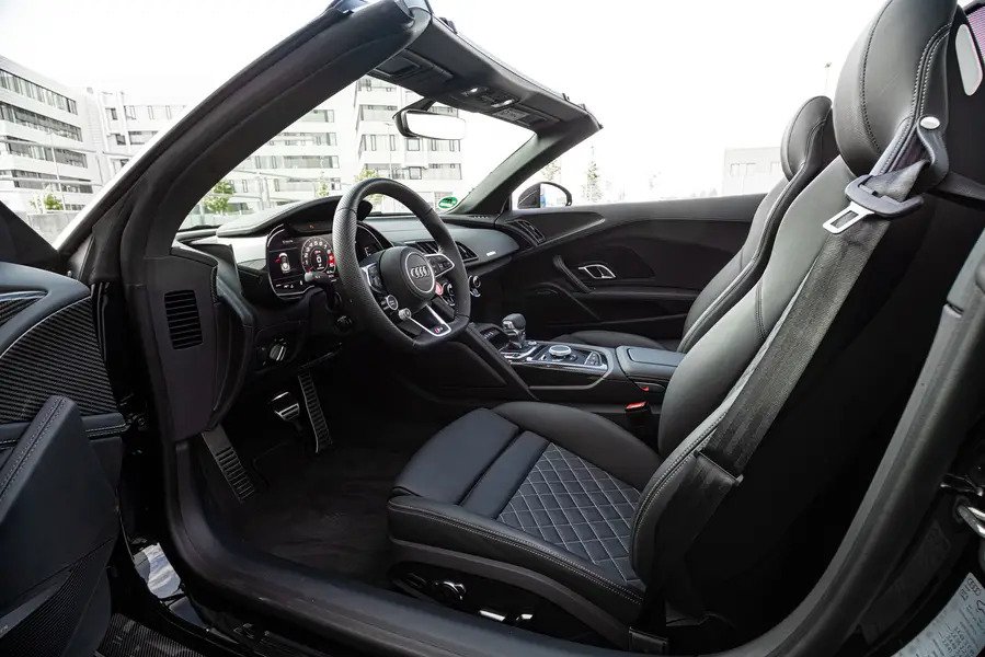 63c571b011c5c92bd5ff1d25_audi-r8-203_web.jpg
