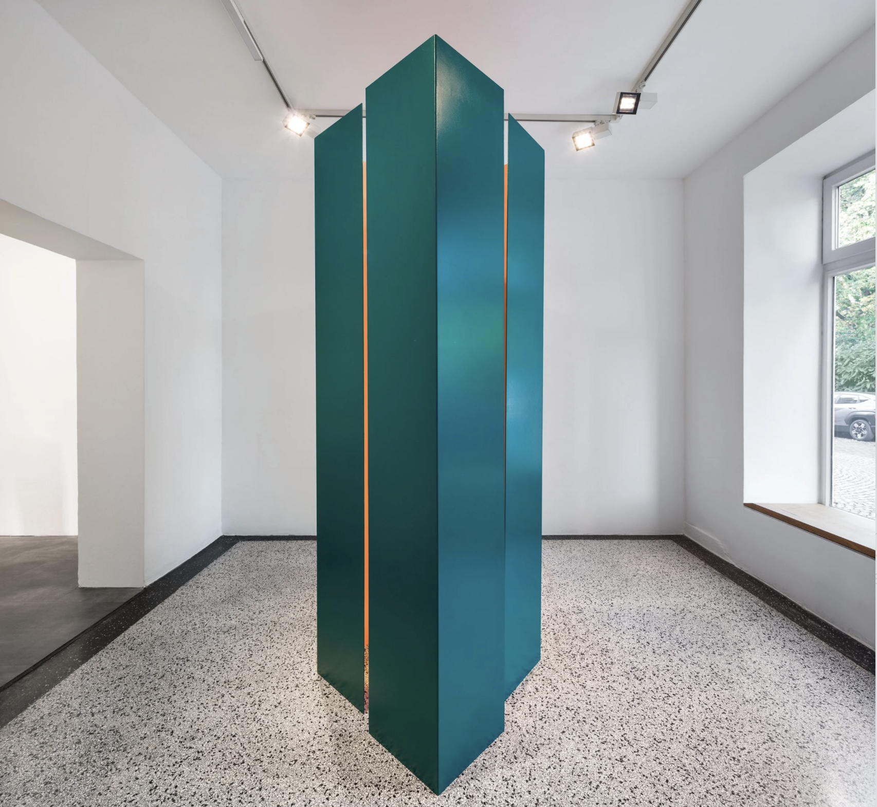 MadeleineBoschan_Ouf_Exhibitionview_entrenos A.png