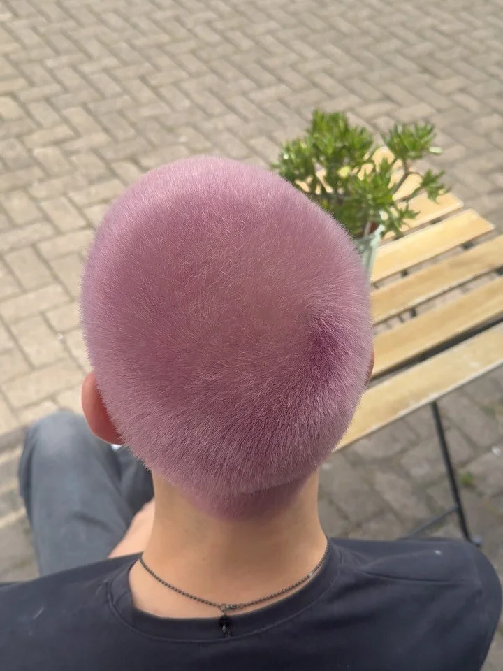 🌸 Summer of the Pink 🌸

Our Senior Stylist Kaya is bringing the summer heat with this stunning pastel pink transformation! 🔥💕

She began by pre-lightening the hair using Davines Progress with 20 vol, creating the perfect canvas. 

Then, she toned
