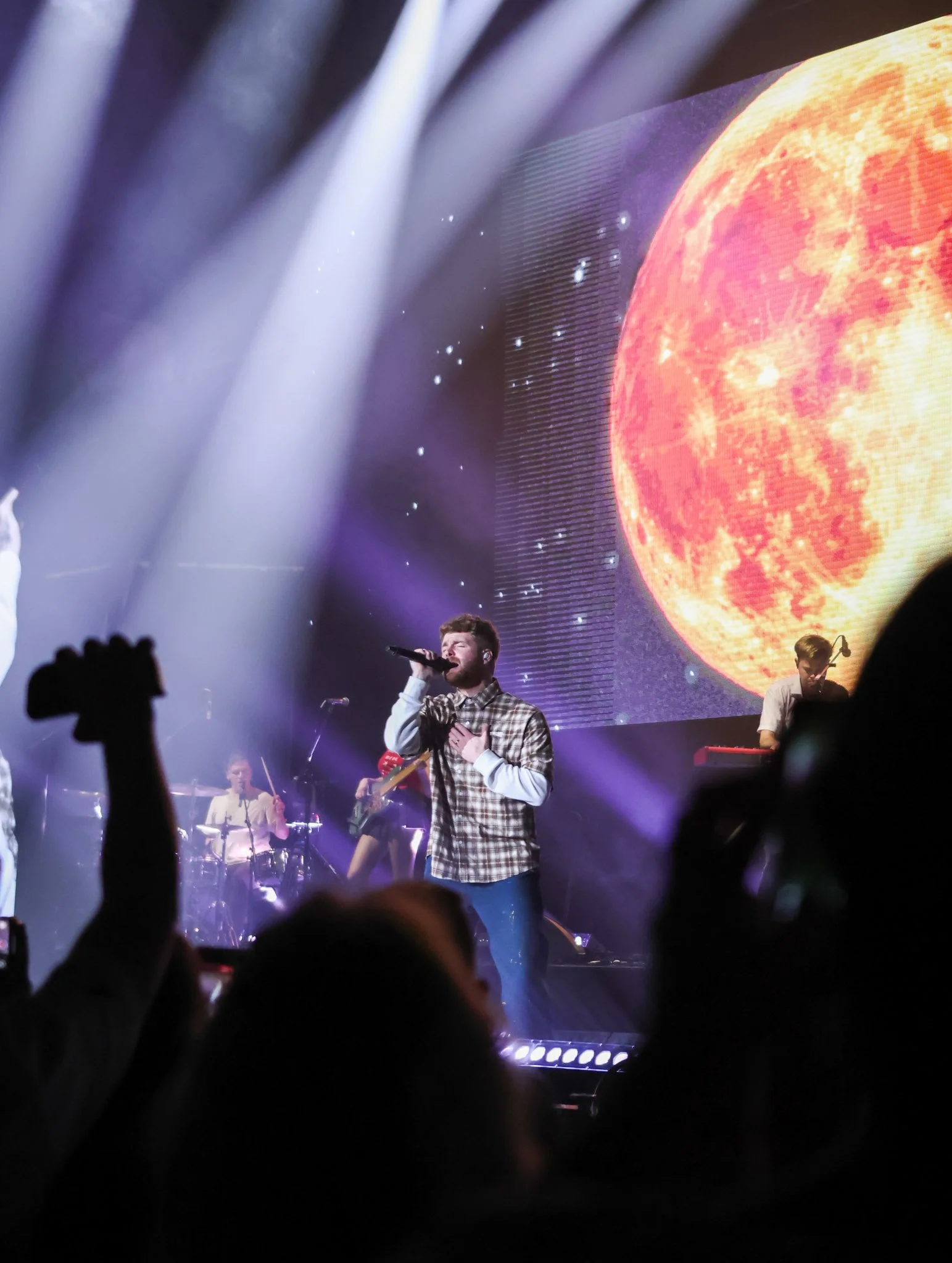 Alex Warren @ Frontwave Arena 2025