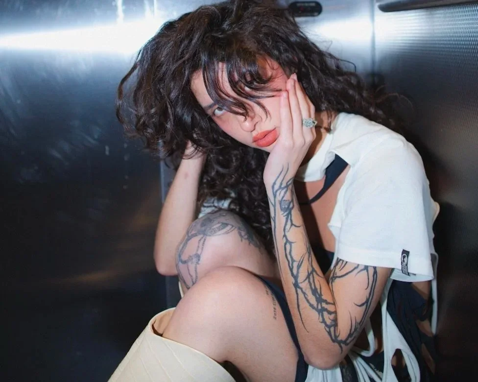 “What Kind of Girl Am I?”: Lamb’s “Overkill” Has Us Hooked