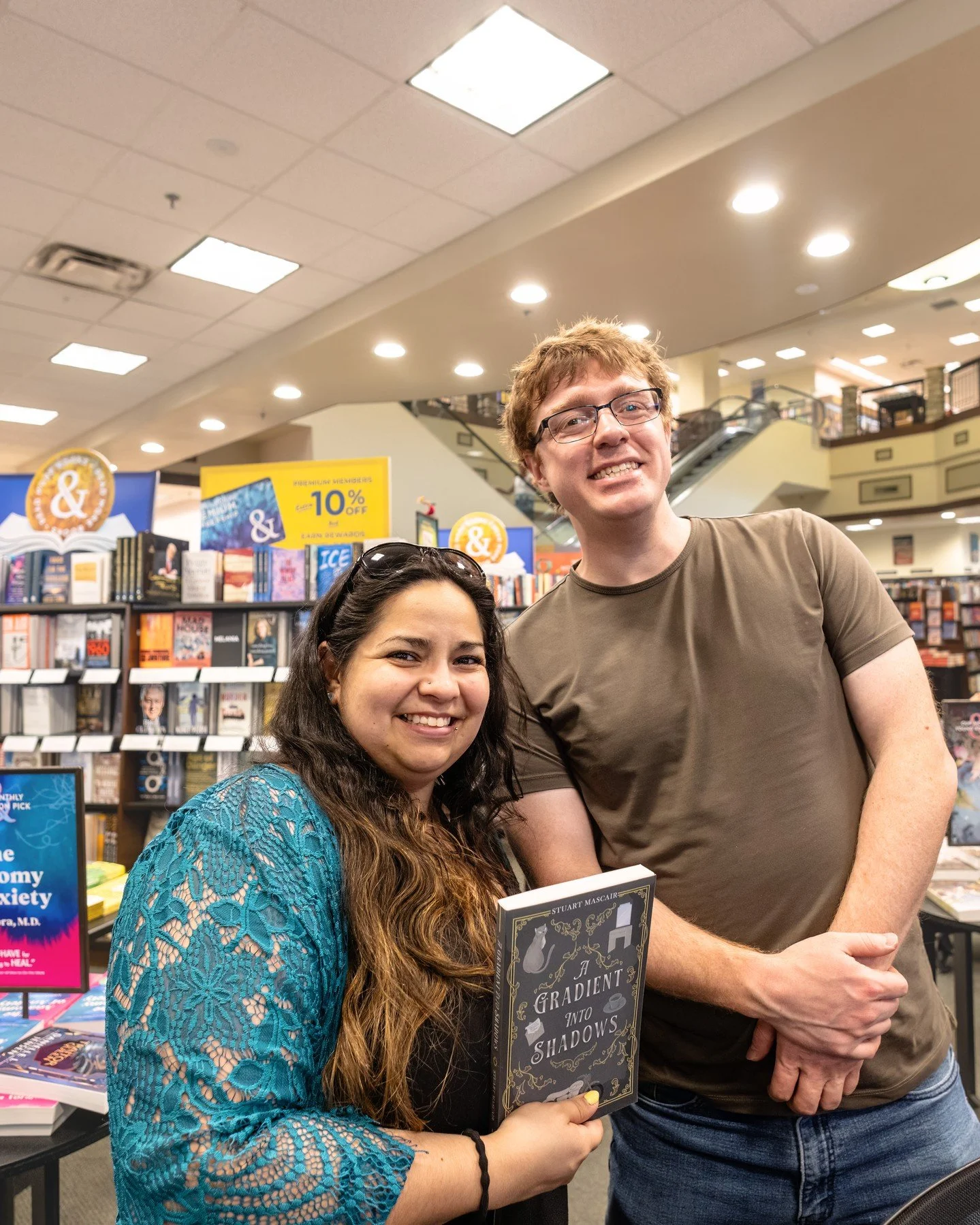 I can&rsquo;t wait to hit the road for book signings again soon! ✍️📚
If there&rsquo;s a city or bookstore you&rsquo;d like to see me at, drop it in the comments&mdash;I&rsquo;d love to meet you!
You can grab my books anytime at stuartmascair.com 💫
