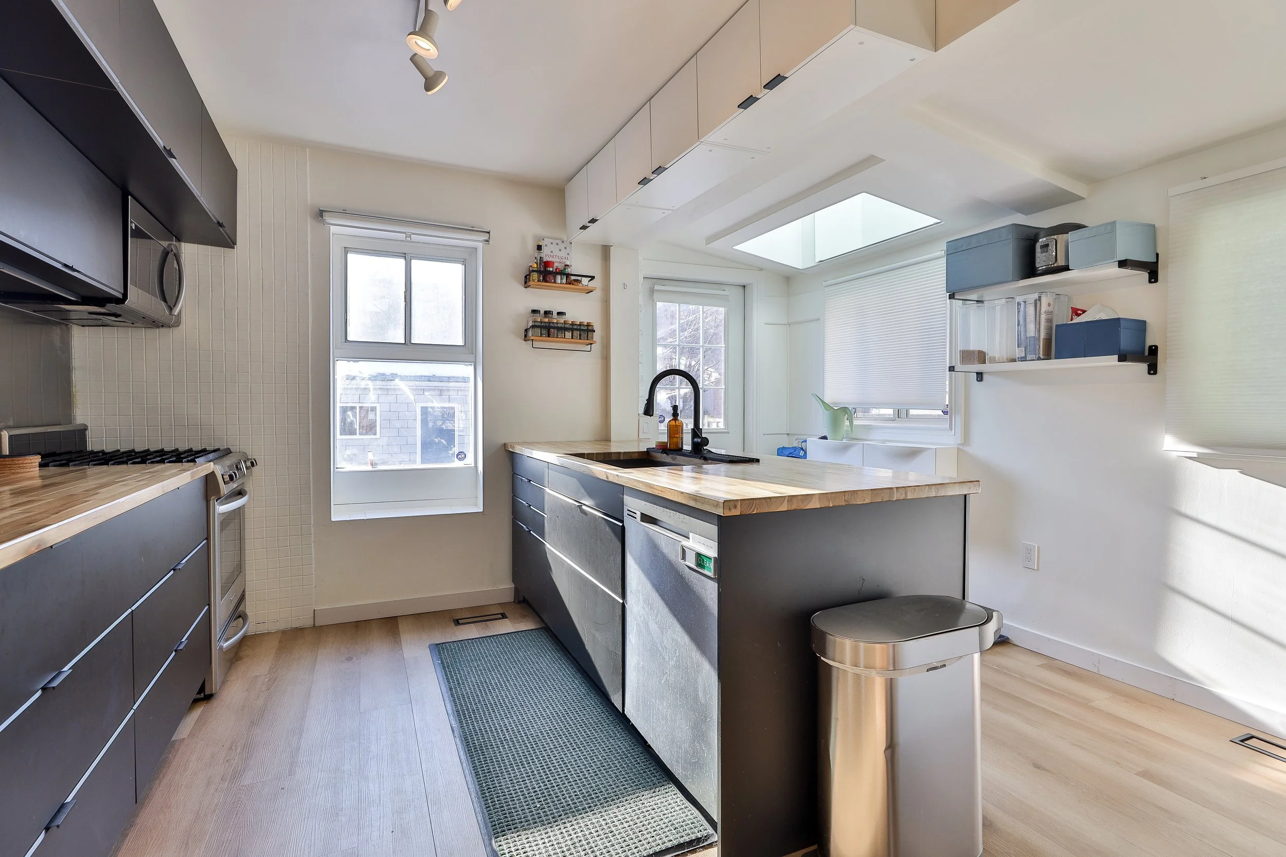 20 Uxbridge Ave-13.jpg