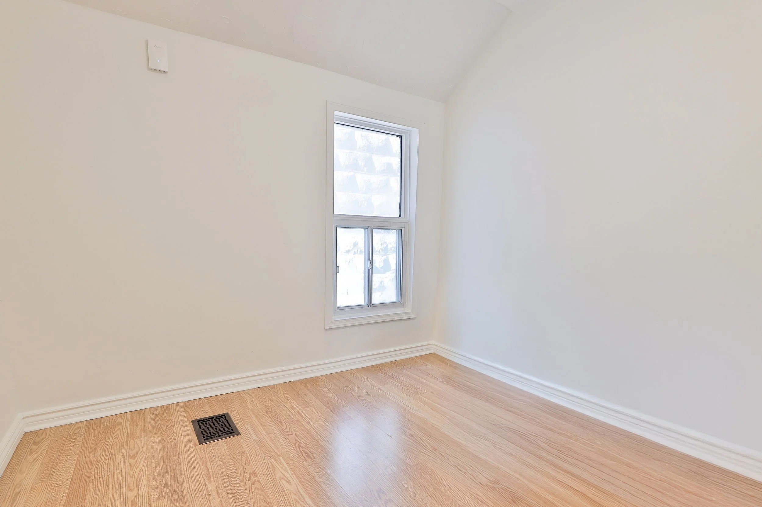 20 Uxbridge Ave-28_decluttered.jpg