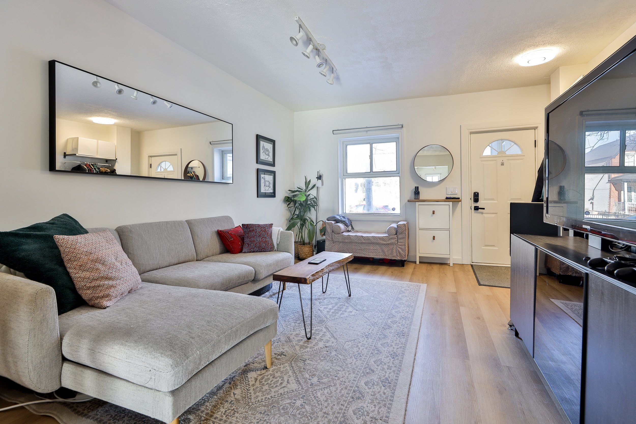 20 Uxbridge Ave-7.jpg