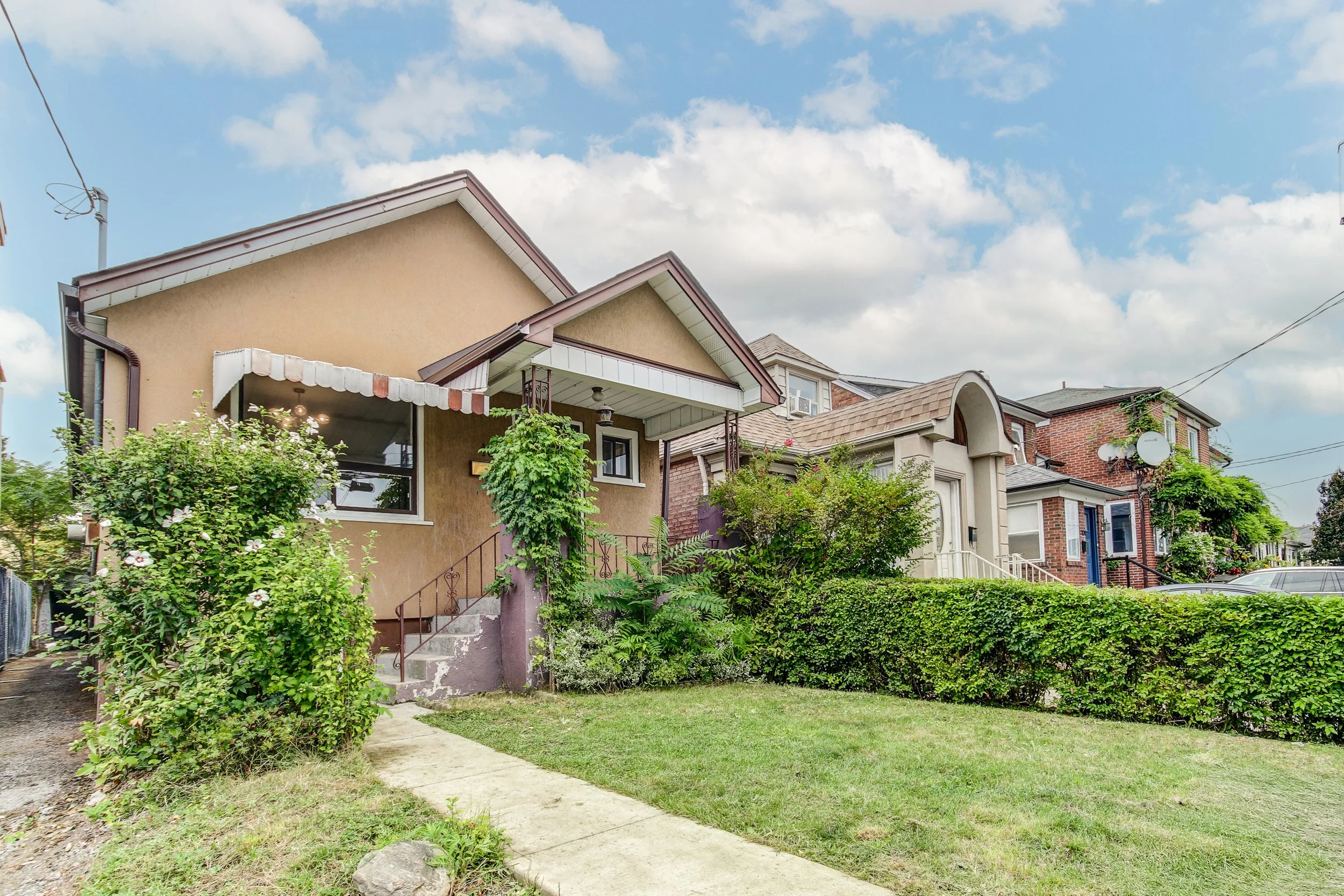 108ClovellyAve-1.jpg