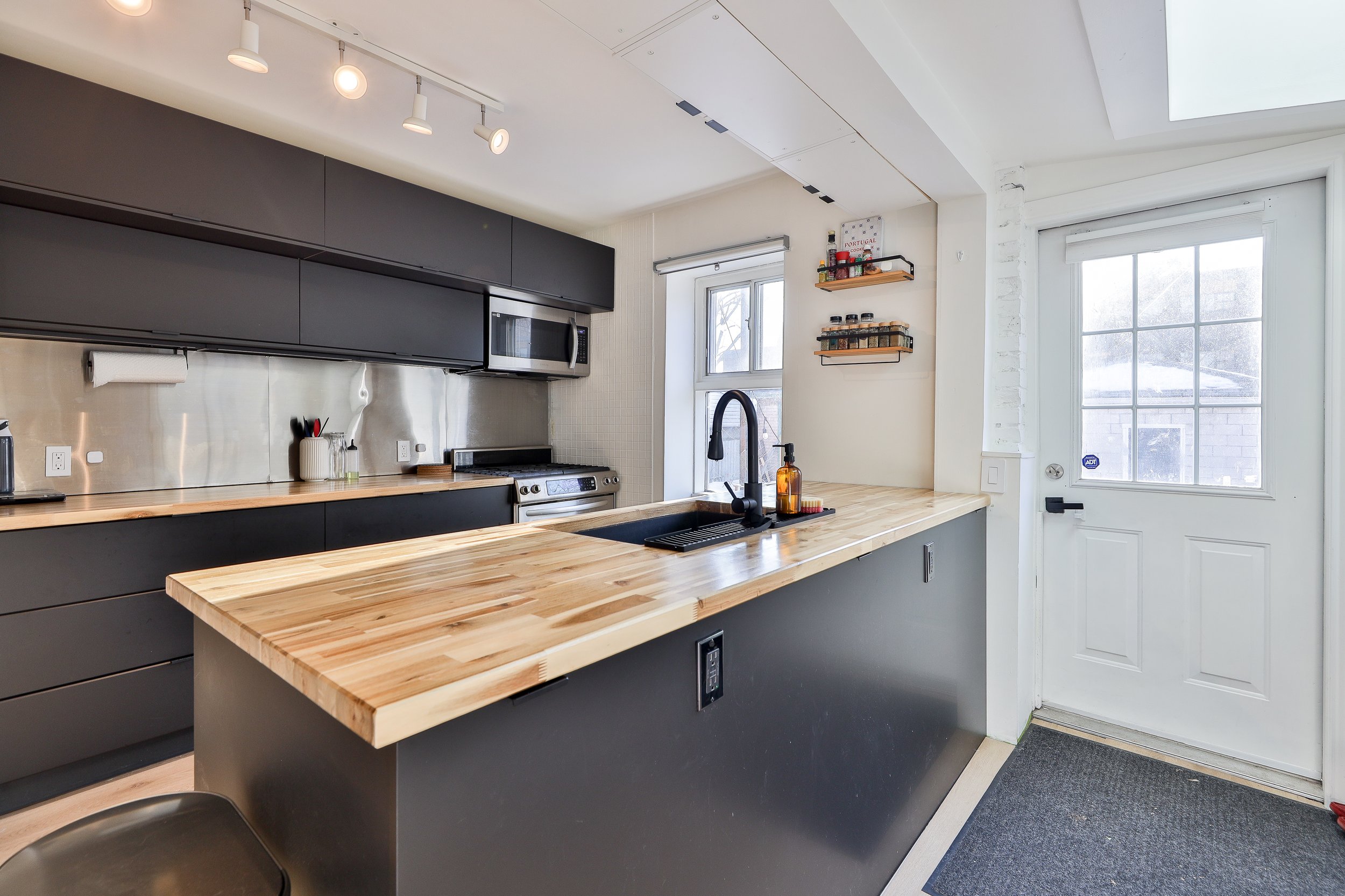 20 Uxbridge Ave-17.jpg