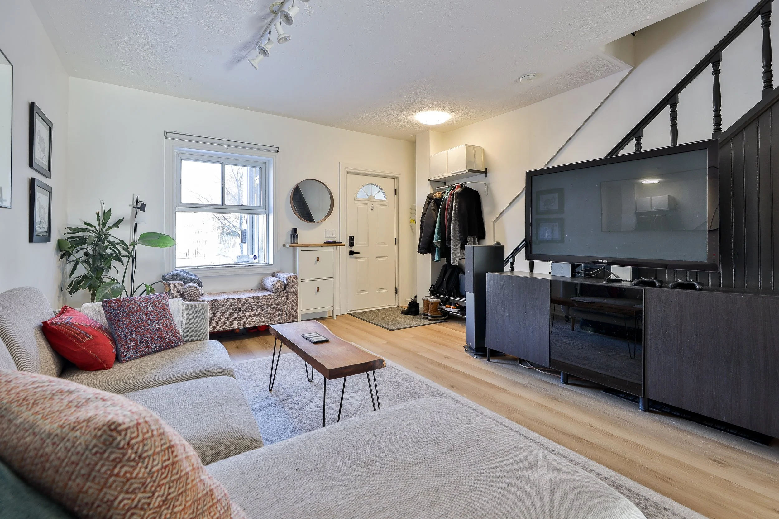 20 Uxbridge Ave-9.jpg