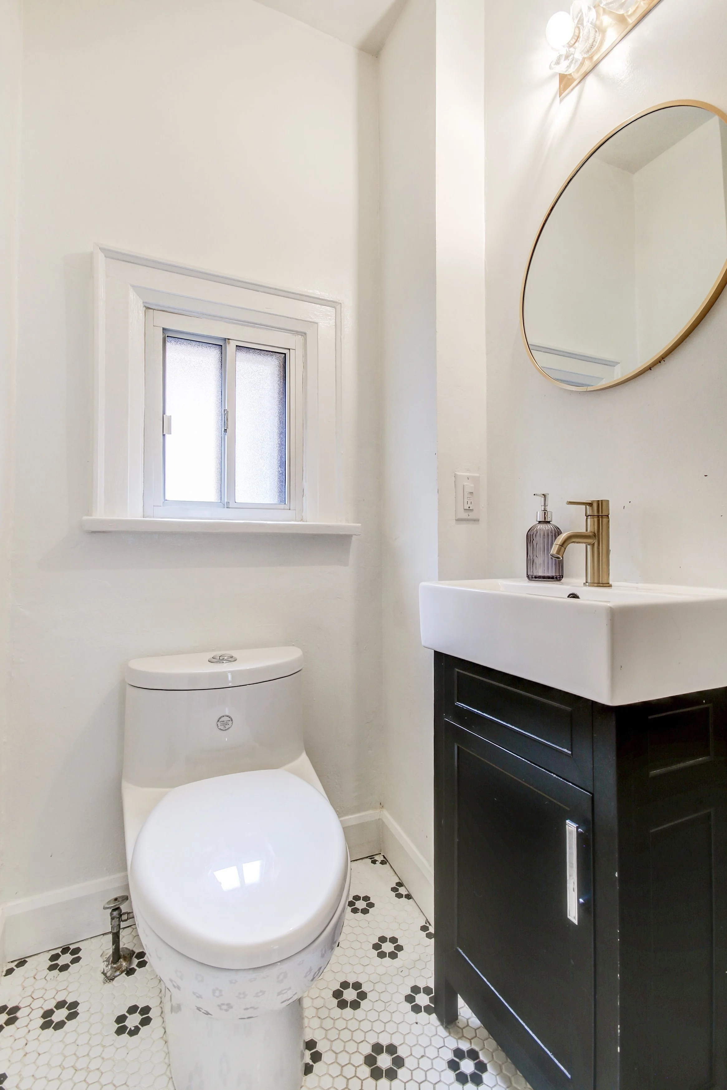 108ClovellyAve-25.jpg