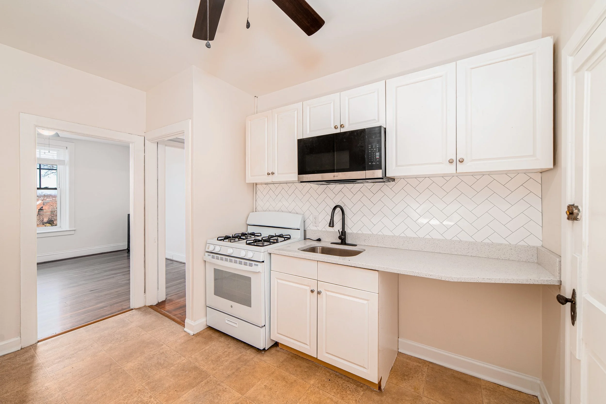 RES%20TRI%2002282026%20819%20Colonial%20Ave%20Unit%208%20%2314%20%28c%29%202026%20Robert%20Hamm%20Photography%207575633424.jpg