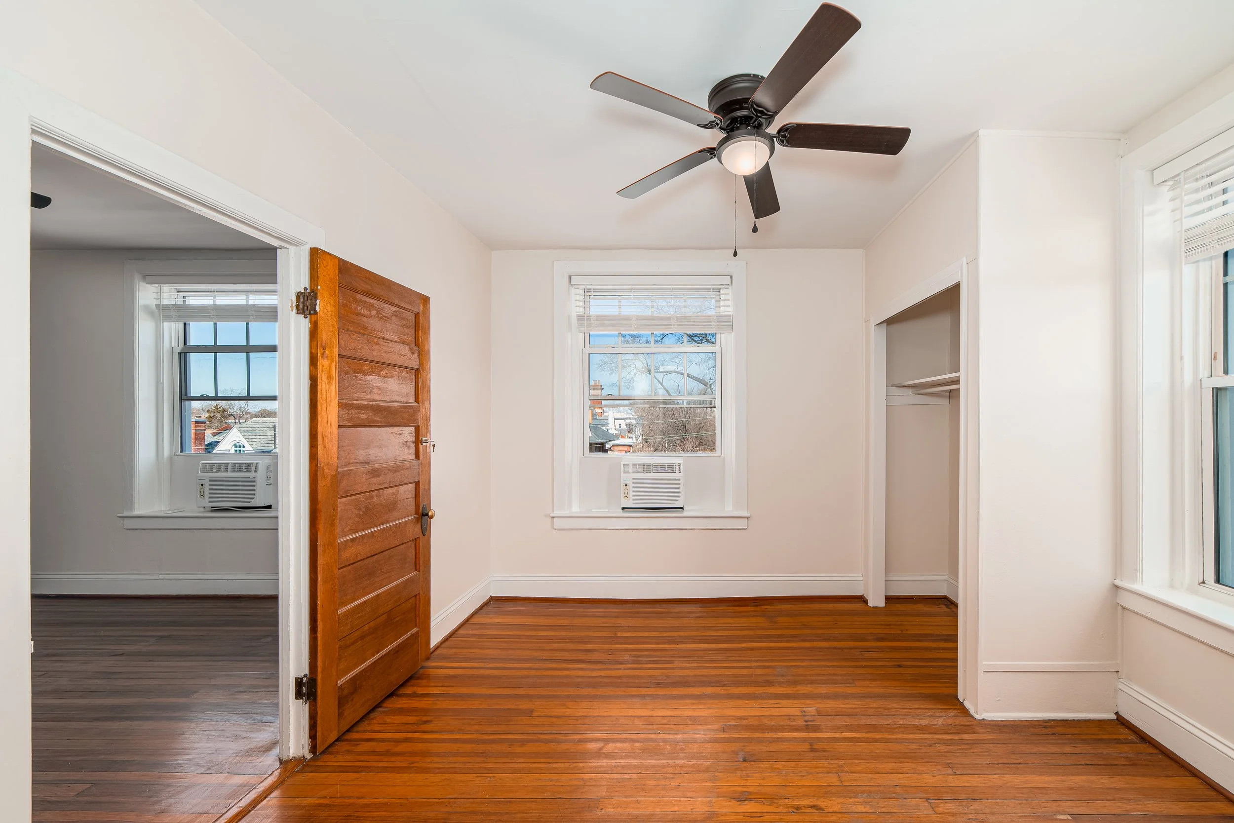 RES%20TRI%2002282026%20819%20Colonial%20Ave%20Unit%208%20%237%20%28c%29%202026%20Robert%20Hamm%20Photography%207575633424.jpg