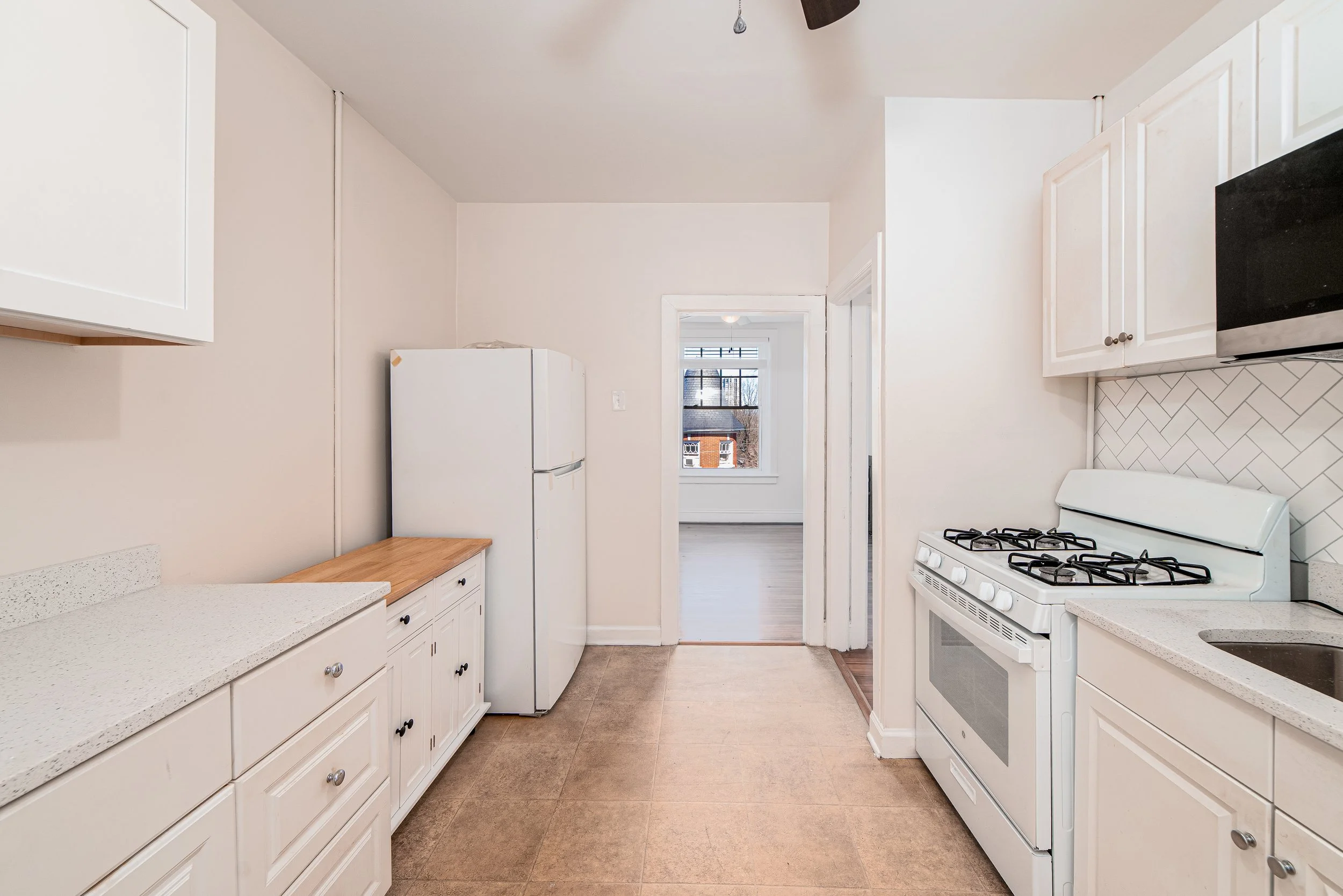 RES%20TRI%2002282026%20819%20Colonial%20Ave%20Unit%208%20%2315%20%28c%29%202026%20Robert%20Hamm%20Photography%207575633424.jpg