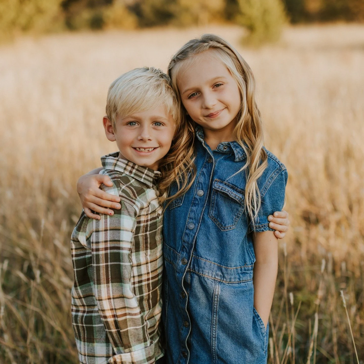 LOVING the reintroduction of denim into family photos. I absolutely love neutrals but denim has always been a classic in my eyes.