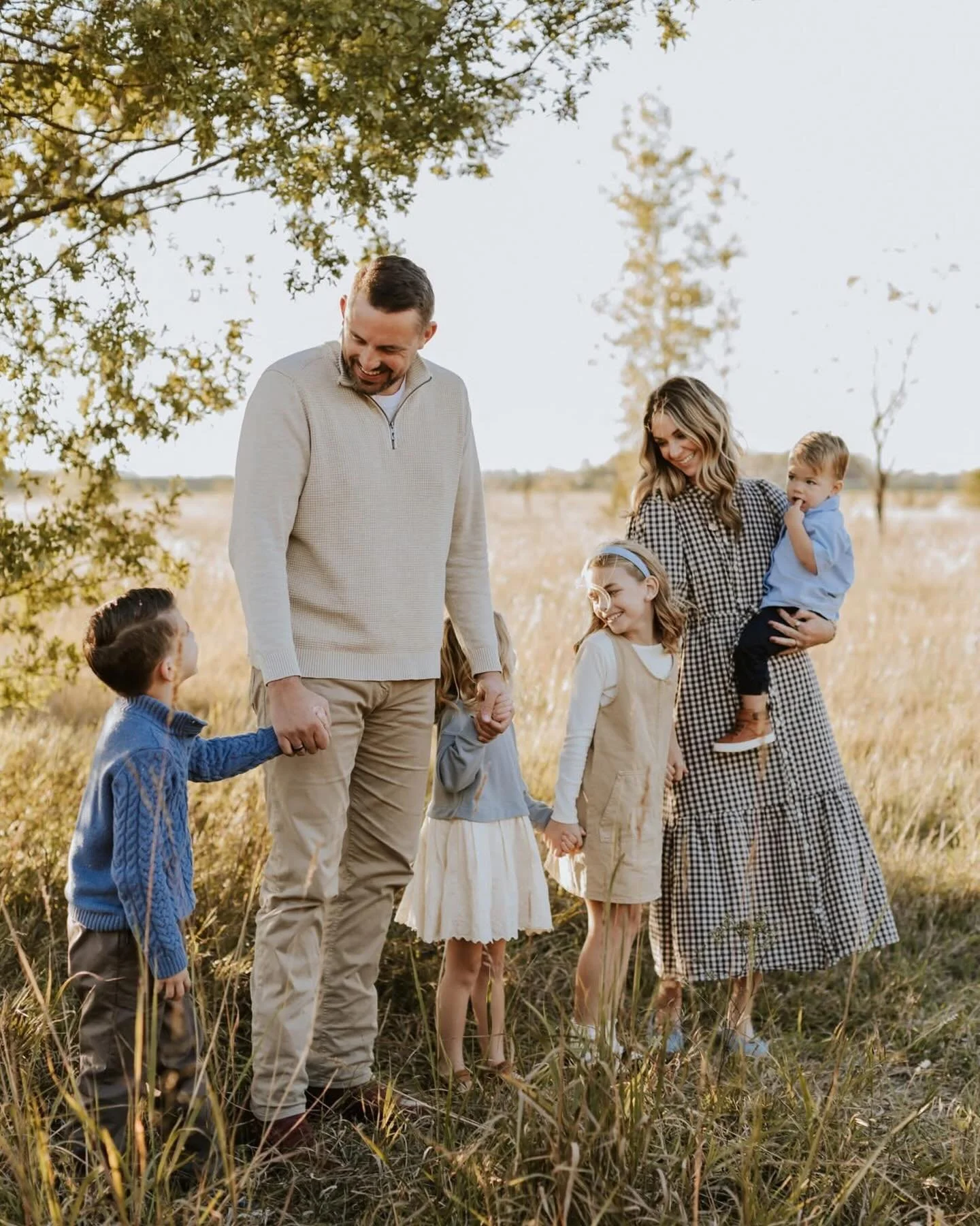 Sessions don&rsquo;t always have the same outcome. I look through your gallery for &ldquo;anchor photos&rdquo; that hold the session in place, what makes all these images make sense? (Kind of like the main course and all the sides.) 
When I first sta