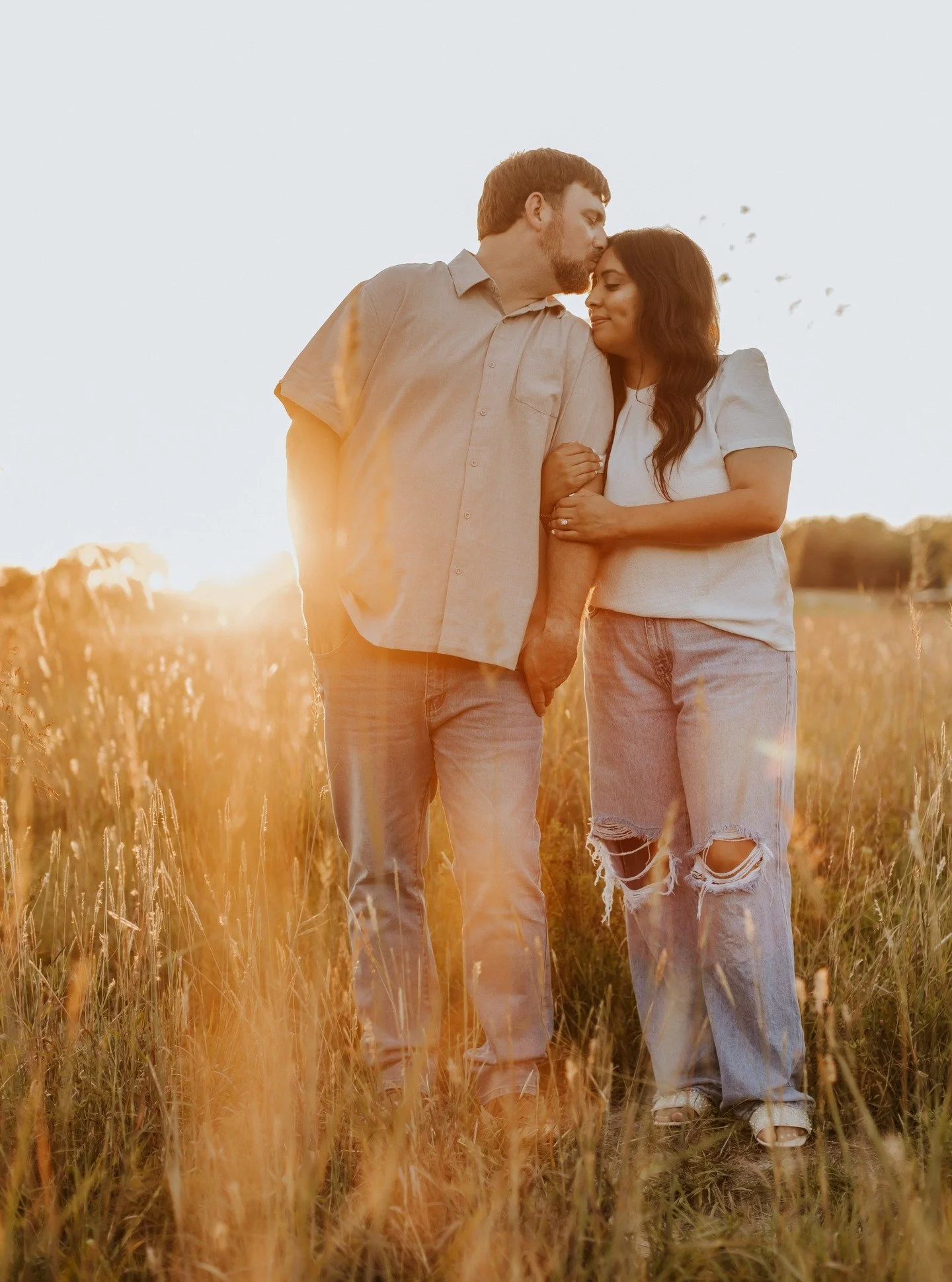 It's WEDDING DAY for these two lovebirds! 
I know it's rainy, I know it's chilly, but we're gonna make every moment shine when Emily and Scott tie the knot!