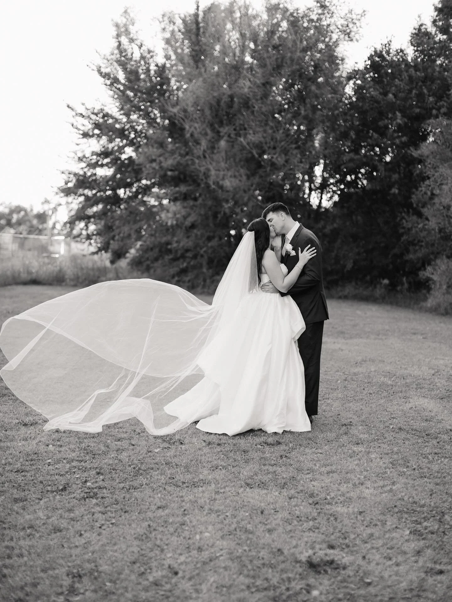 The WORST decision I made for this wedding was taking my first Pilates class 2 days before. 
The rest? Perfect 🤍