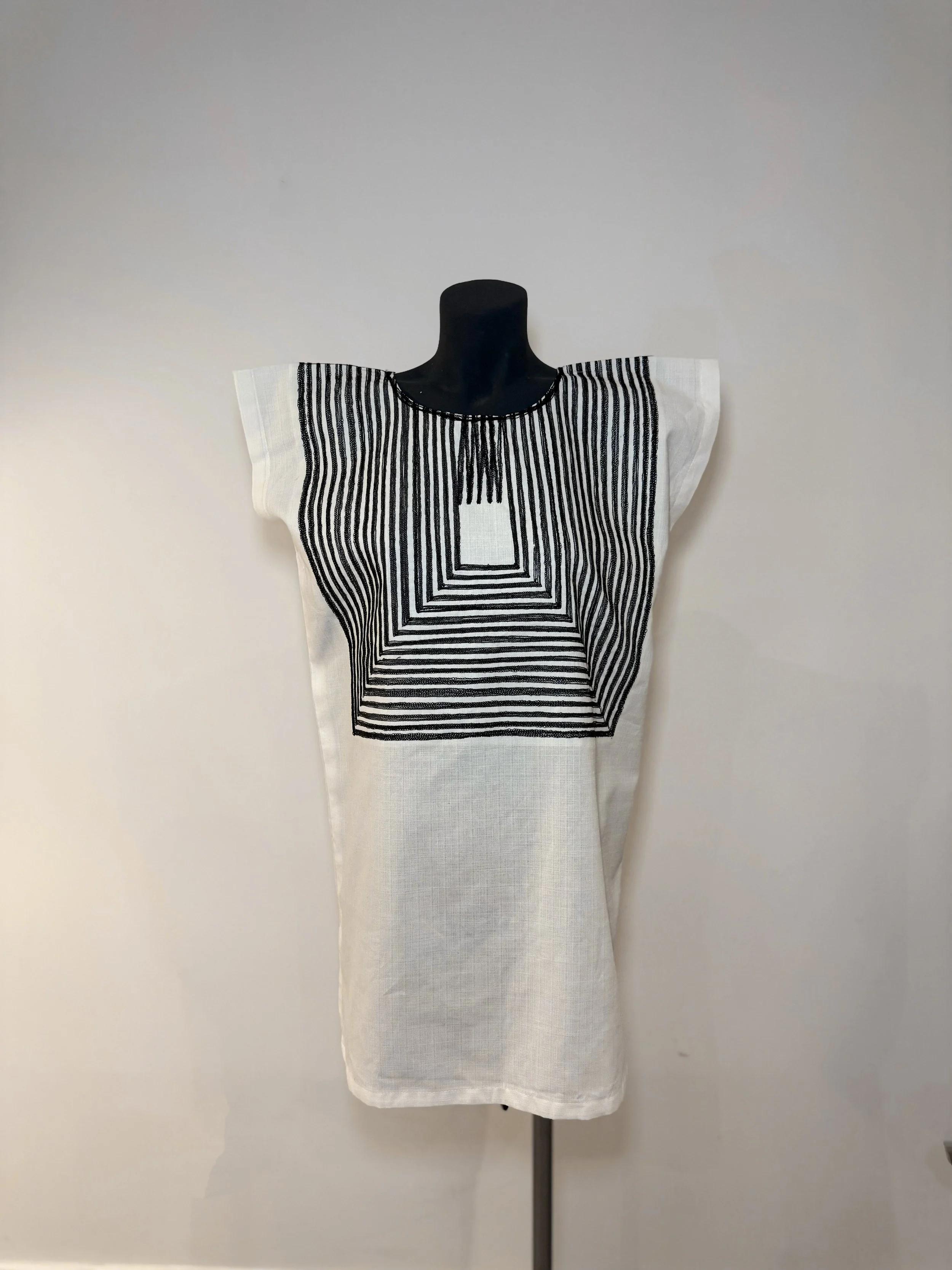 Manos del mar huipil1 .JPG