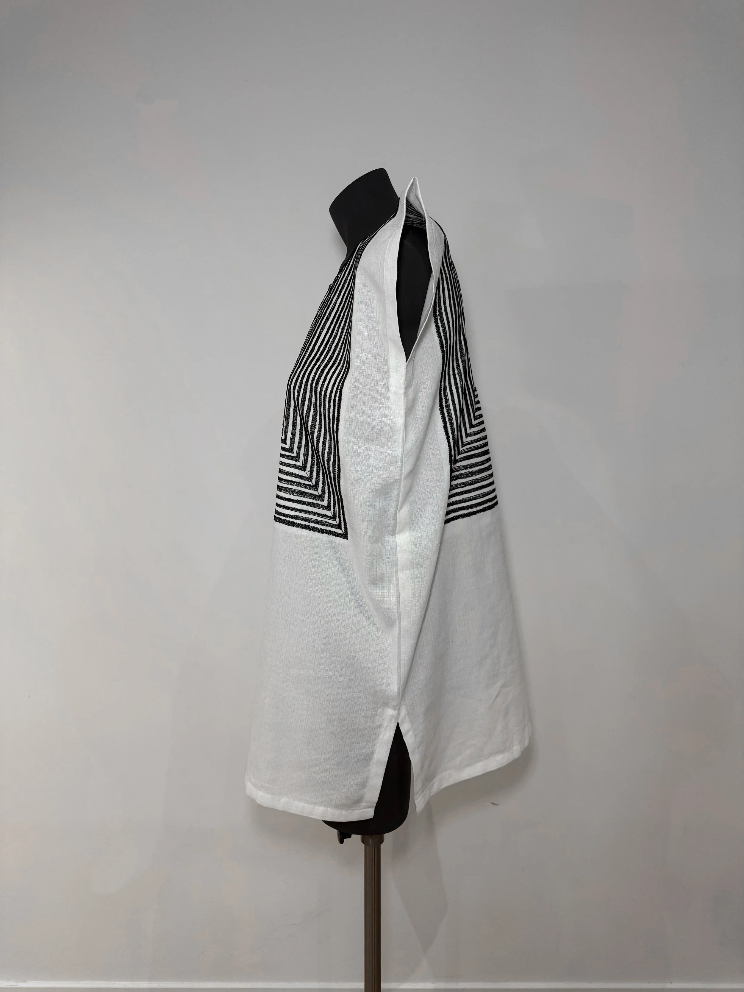 Manos del mar huipil2.JPG