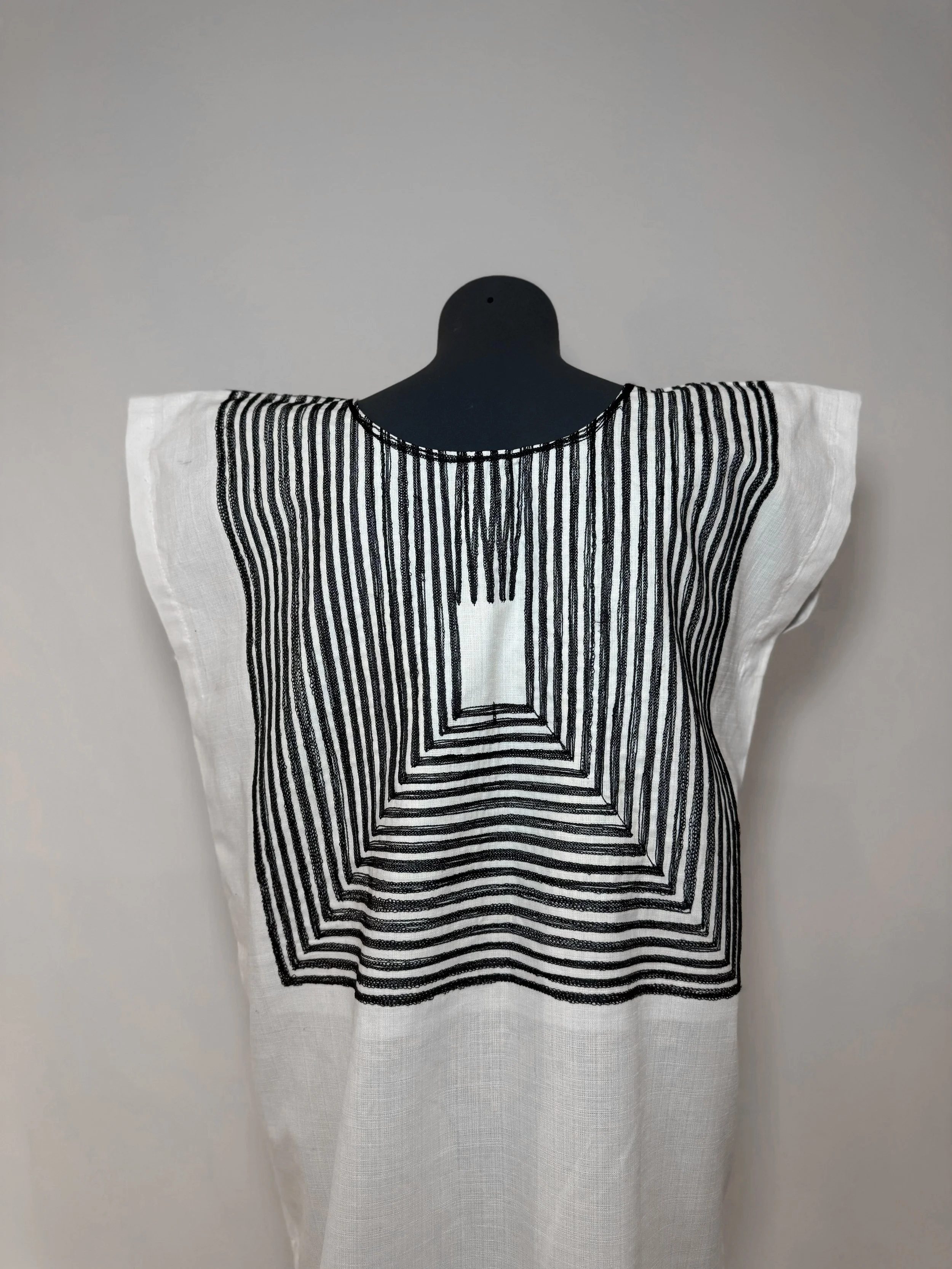 Manos del mar huipil3.JPG