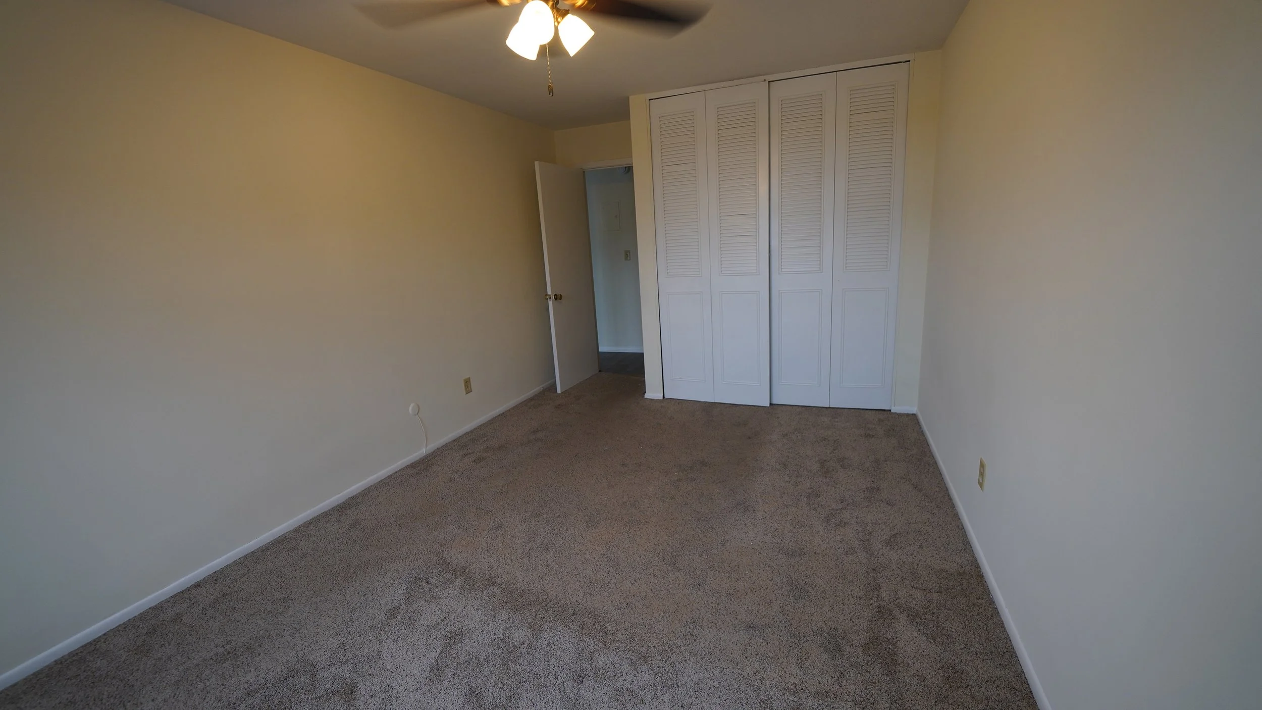 1329-15 bedroom2.jpg