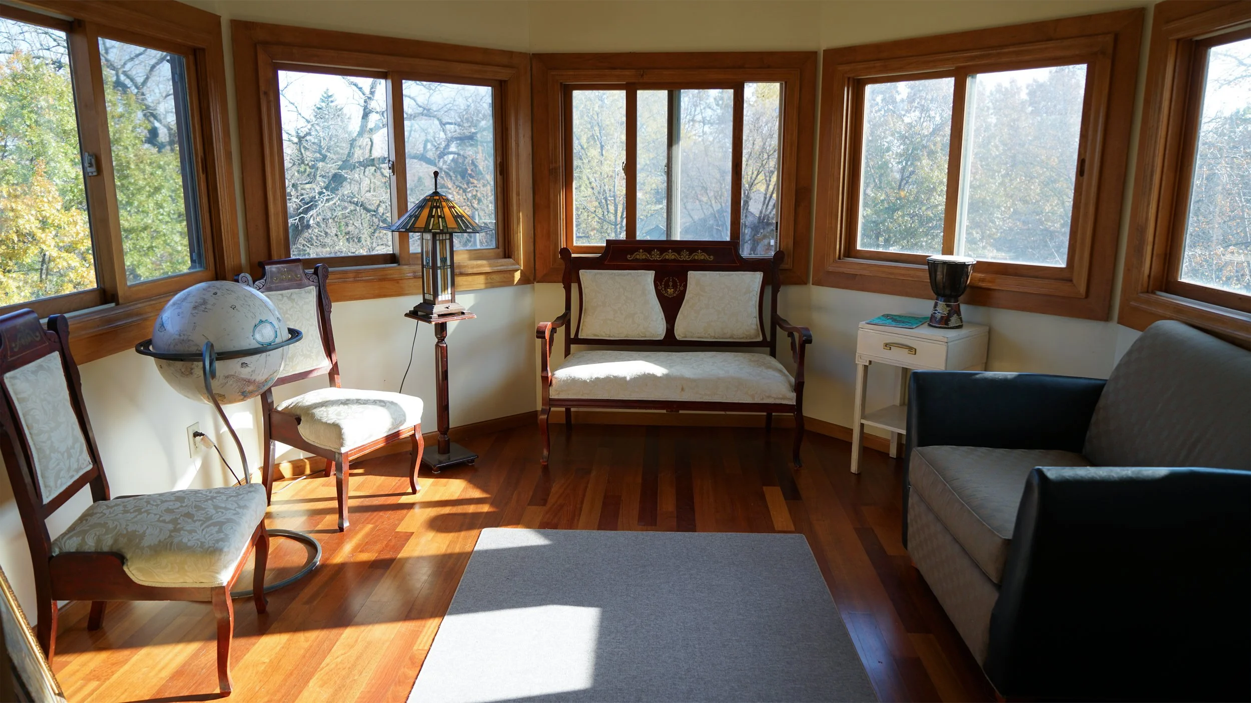 565-6 adjacent room.jpg