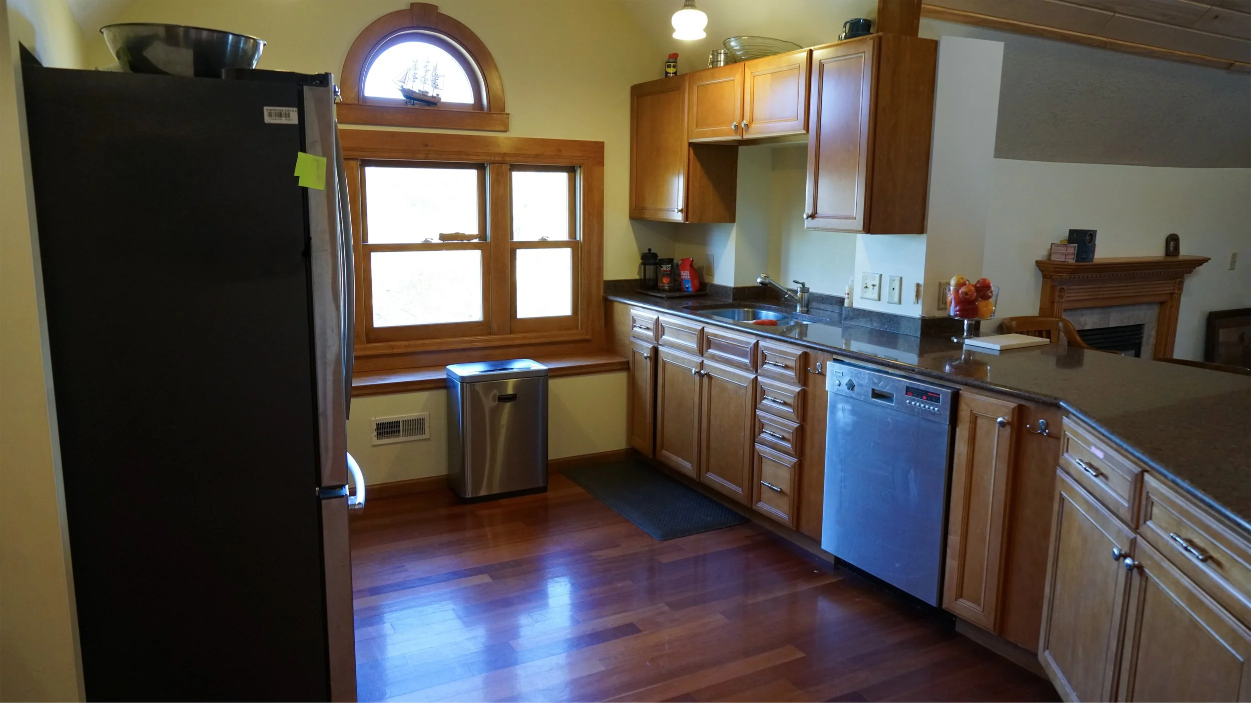 565-6 kitchen2.jpg