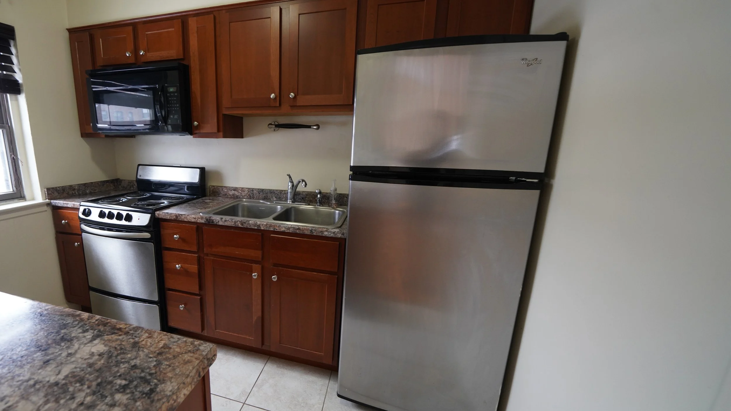 384-8 kitchen.jpg