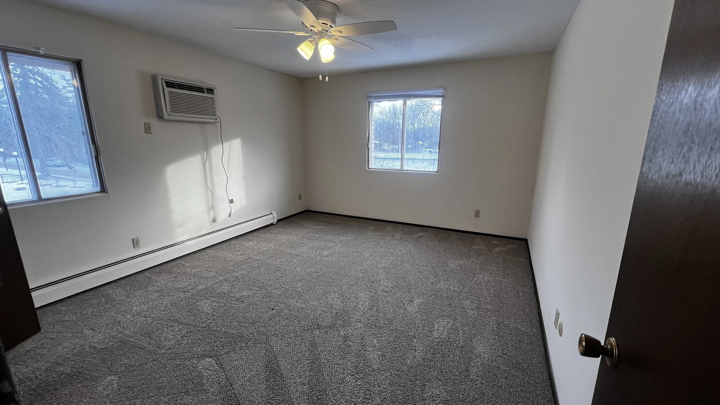 925-202 bedroom3.jpg