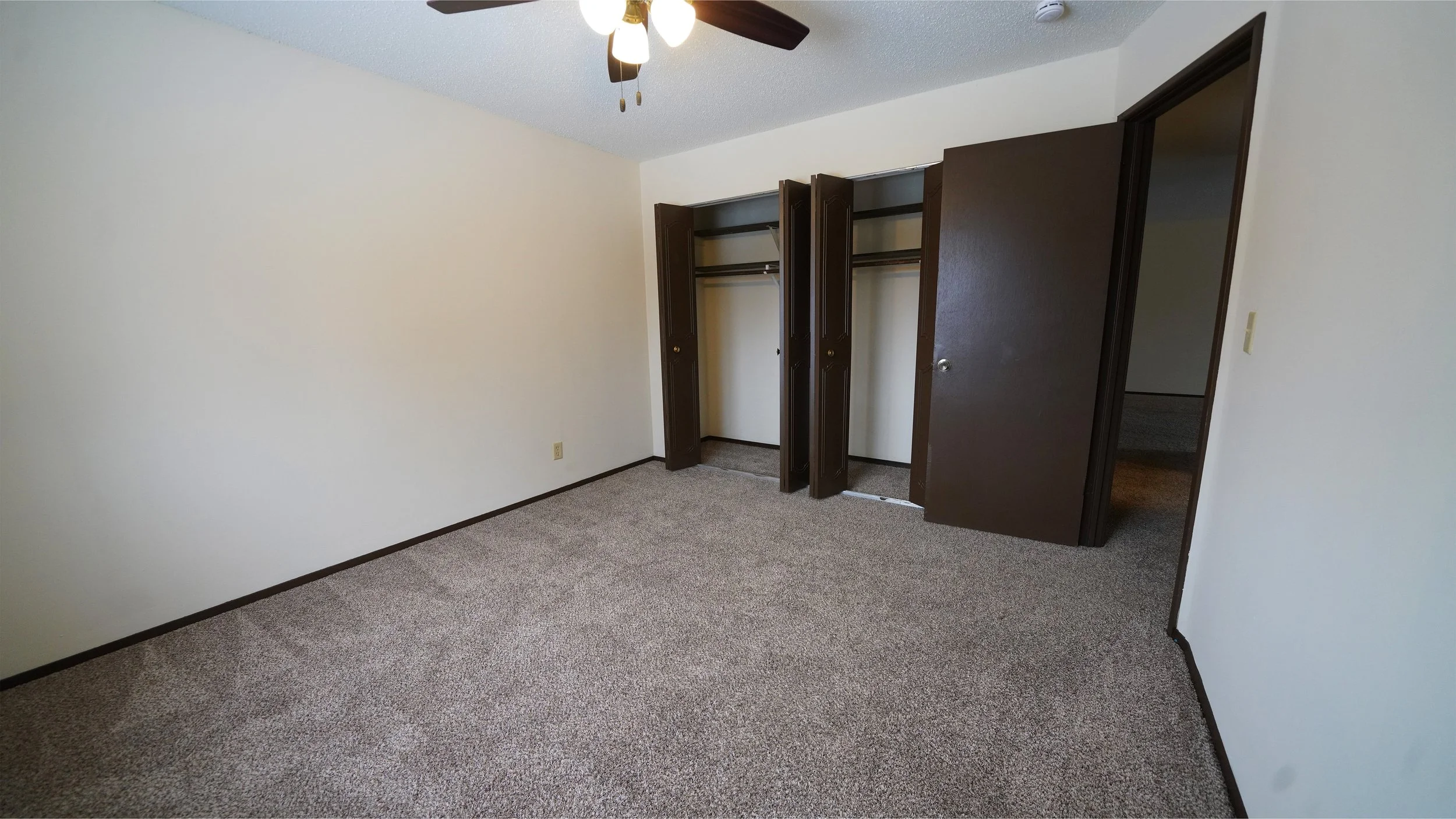 925-210 bedroom4.jpg