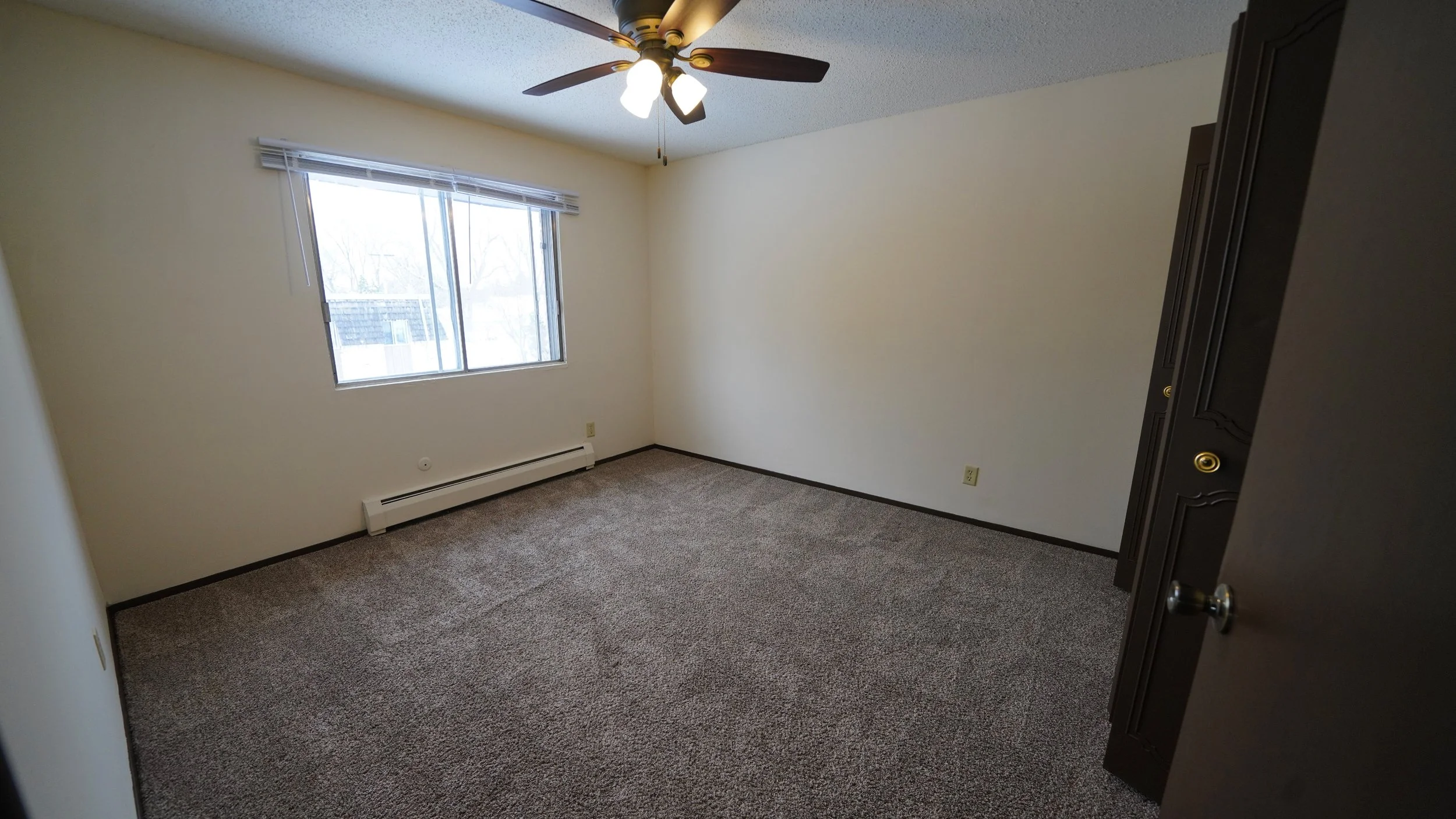 925-210 bedroom3.jpg