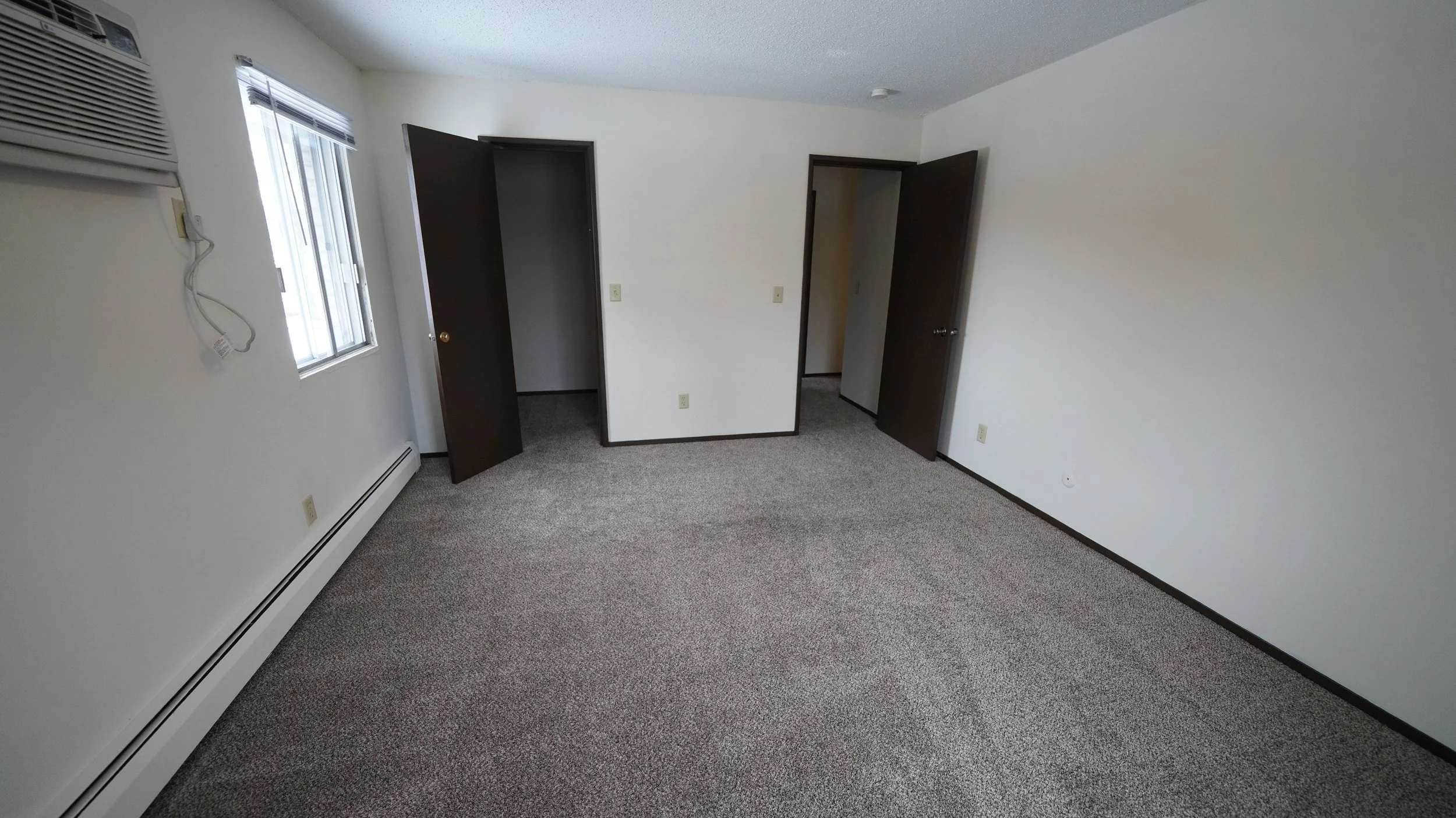 925-210 bedroom2.jpg