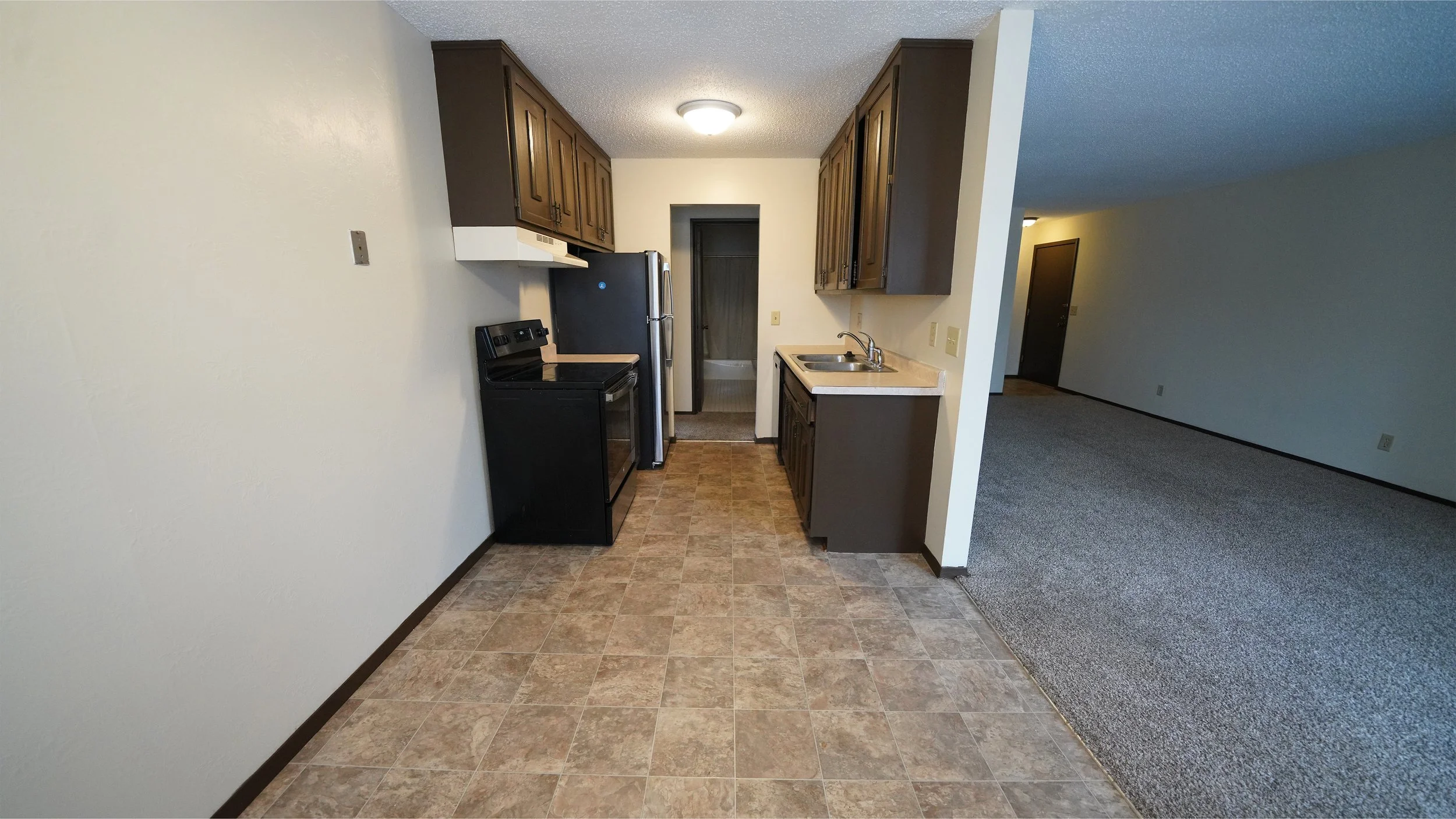 925-210 dining:kitchen.jpg