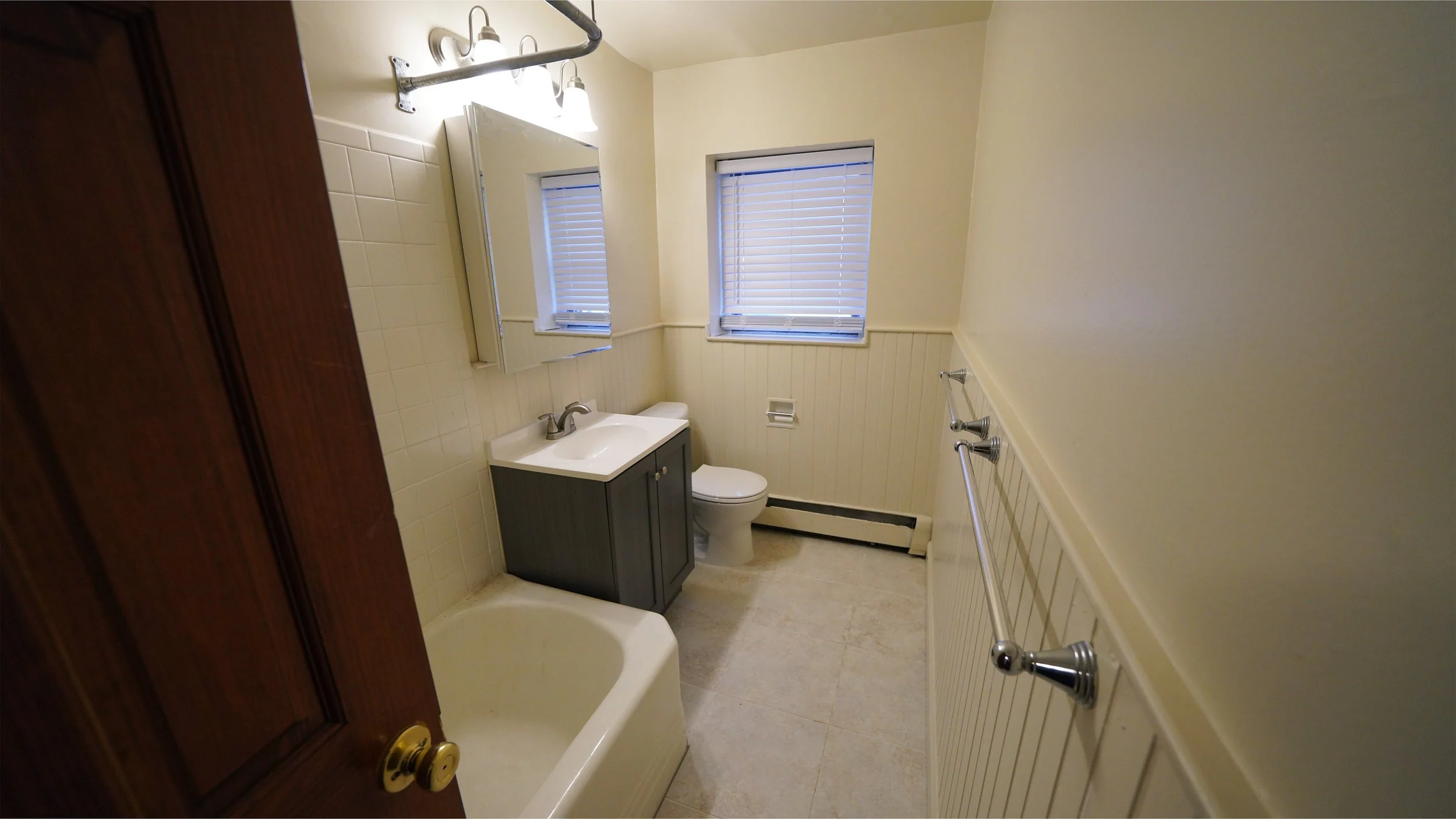 388-10 bathroom .jpg