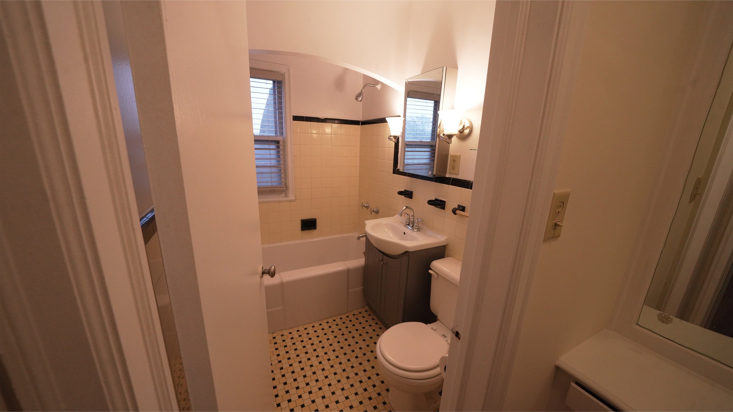 1817-204 bathroom .jpg