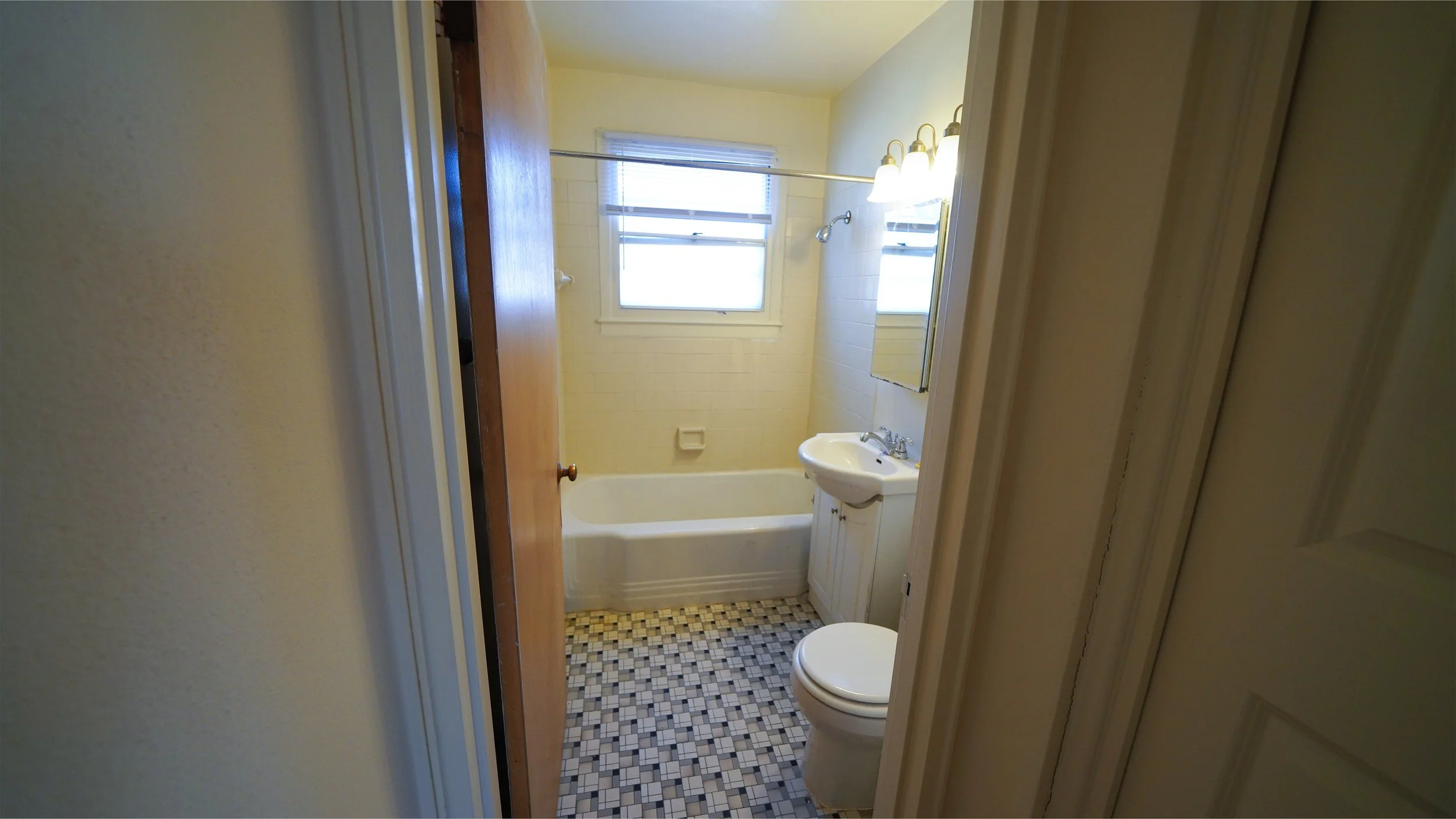 1835-6 bathroom.jpg