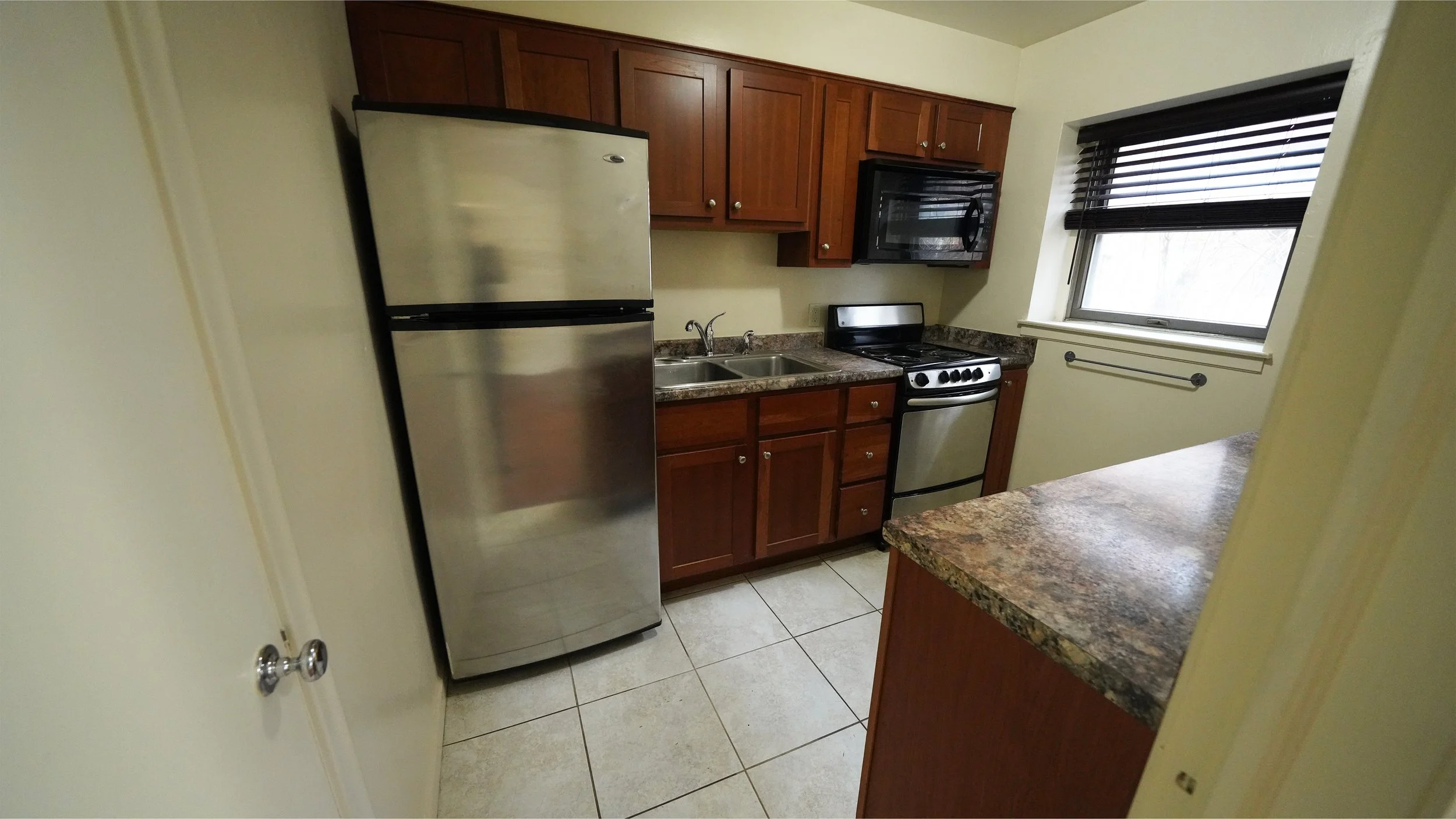 388-9 kitchen .jpg