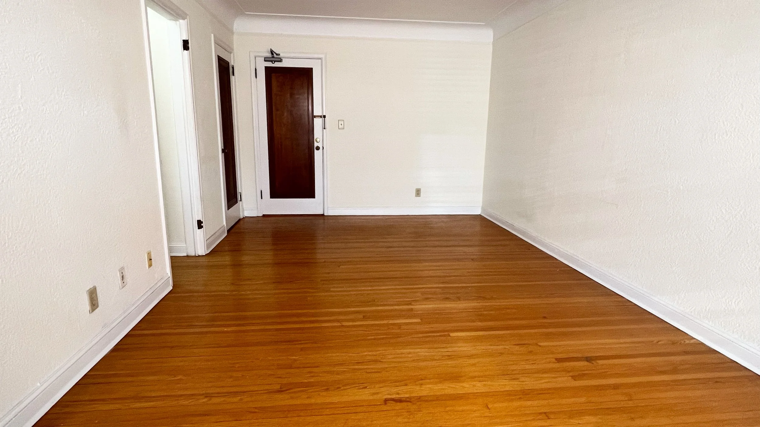 1861-104 living room2.jpg