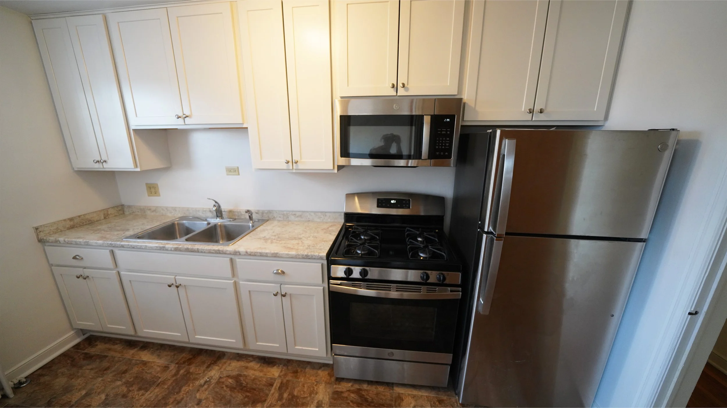 555-9 kitchen.jpg