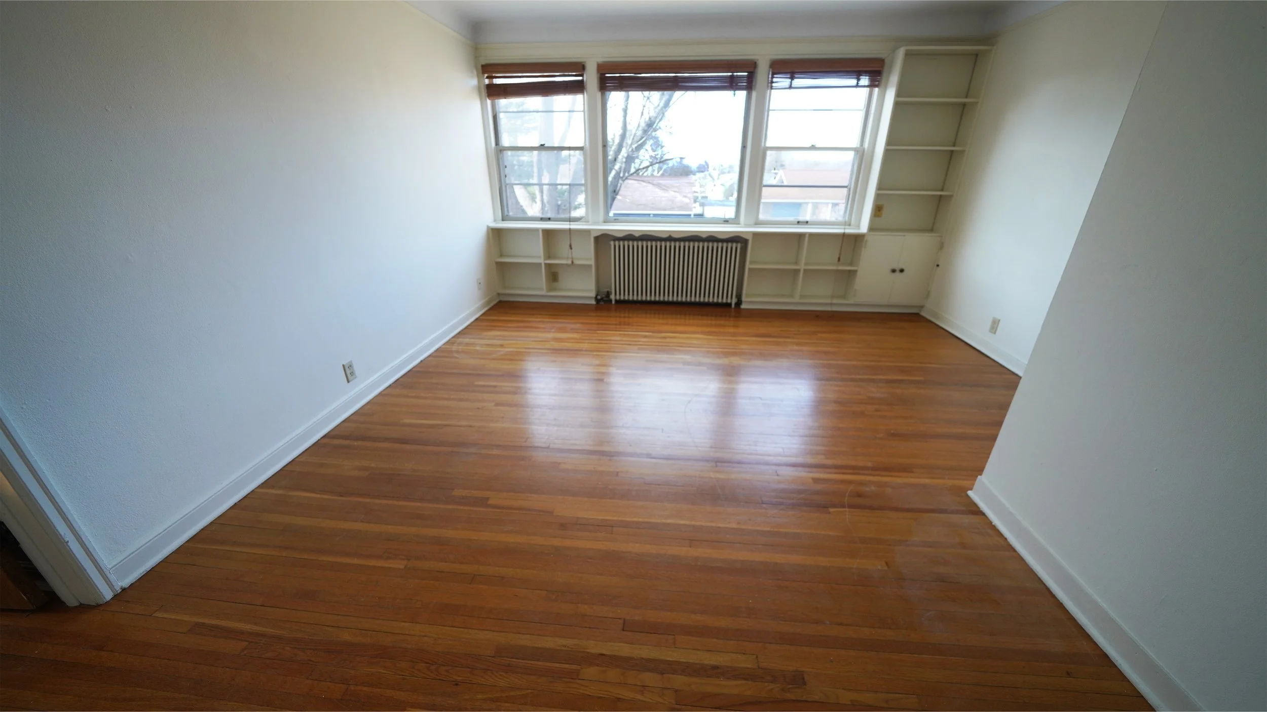 555-9 living room2.jpg